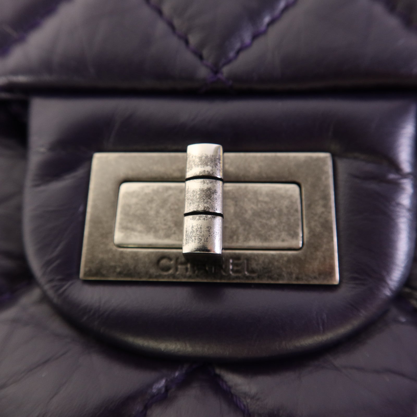 CHANEL 牛皮皮革2.55 Jumbo銀扣鏈帶肩背袋