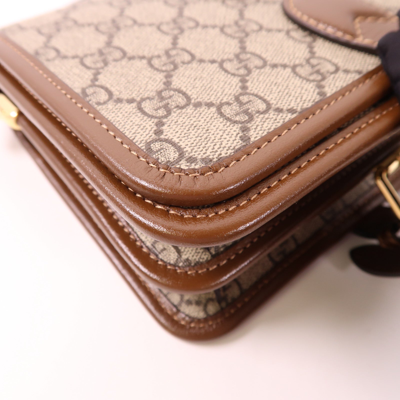 GUCCI 塗層帆布GG Retro Shoulder Bag金扣肩背袋