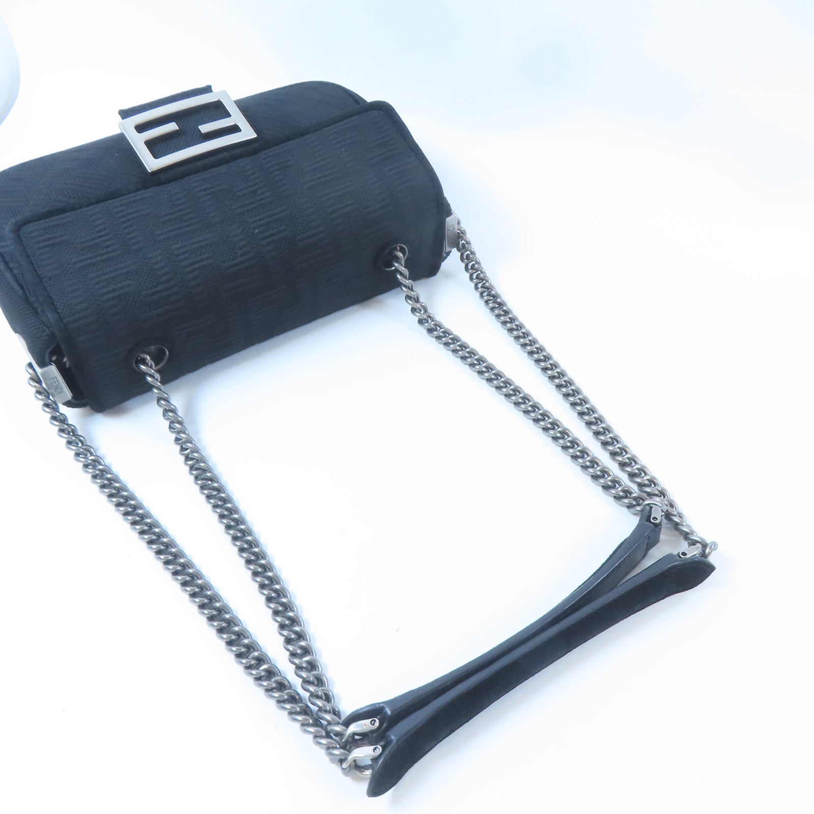 FENDI 帆布Chain Shoulder銀扣鏈帶肩背袋黑色