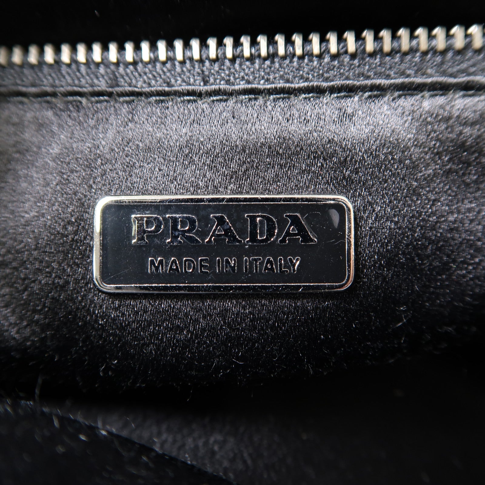PRADA 【激減優惠】漆皮皮革Hand Bag銀扣肩背袋黑色