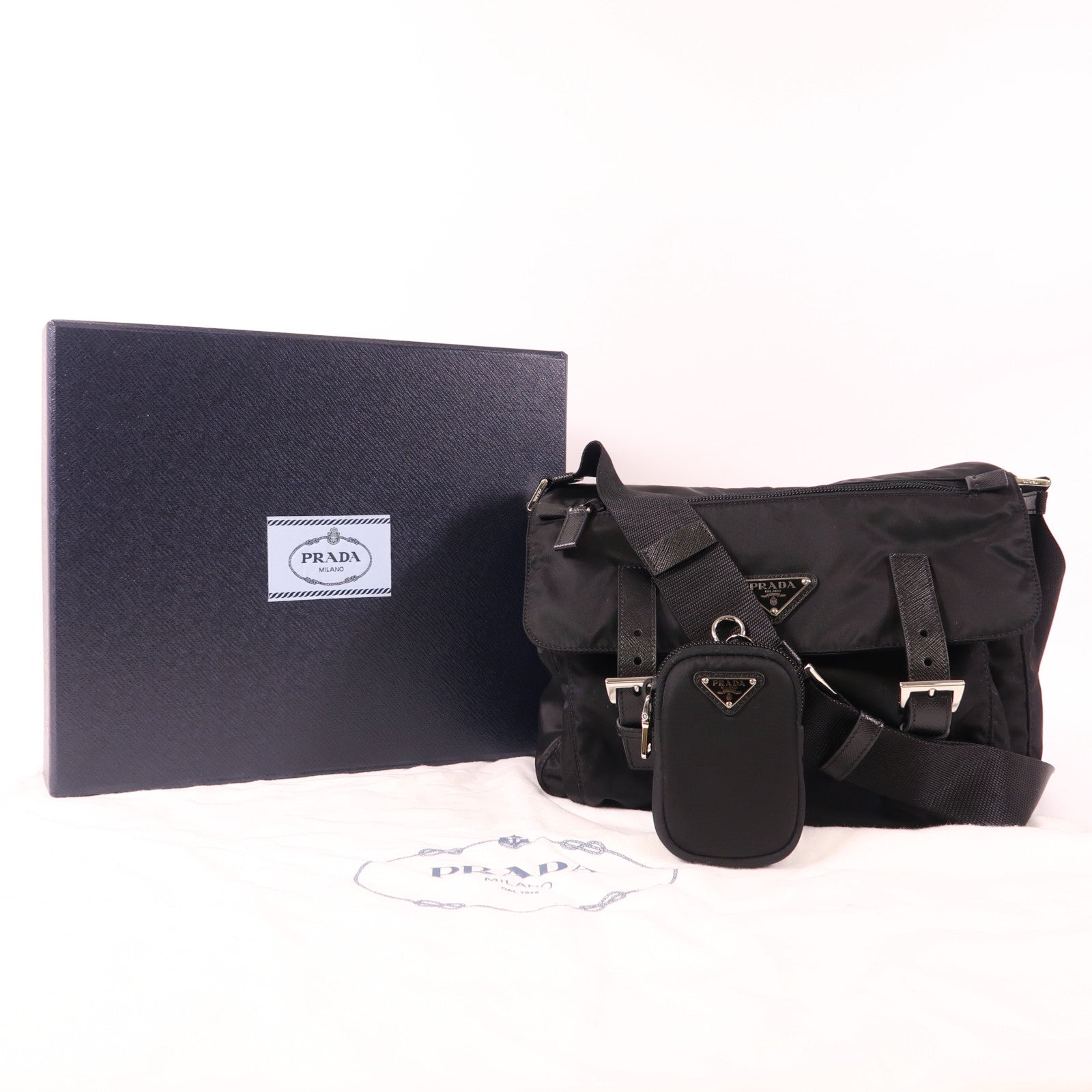 PRADA 尼龍Re-Nylon Shoulder Bag銀扣肩背袋