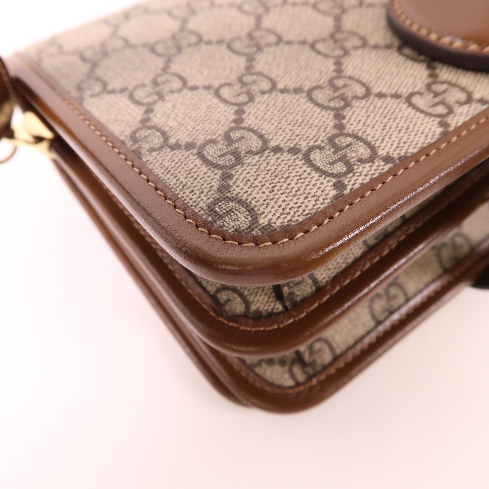 GUCCI 塗層帆布GG Retro Shoulder Bag金扣肩背袋