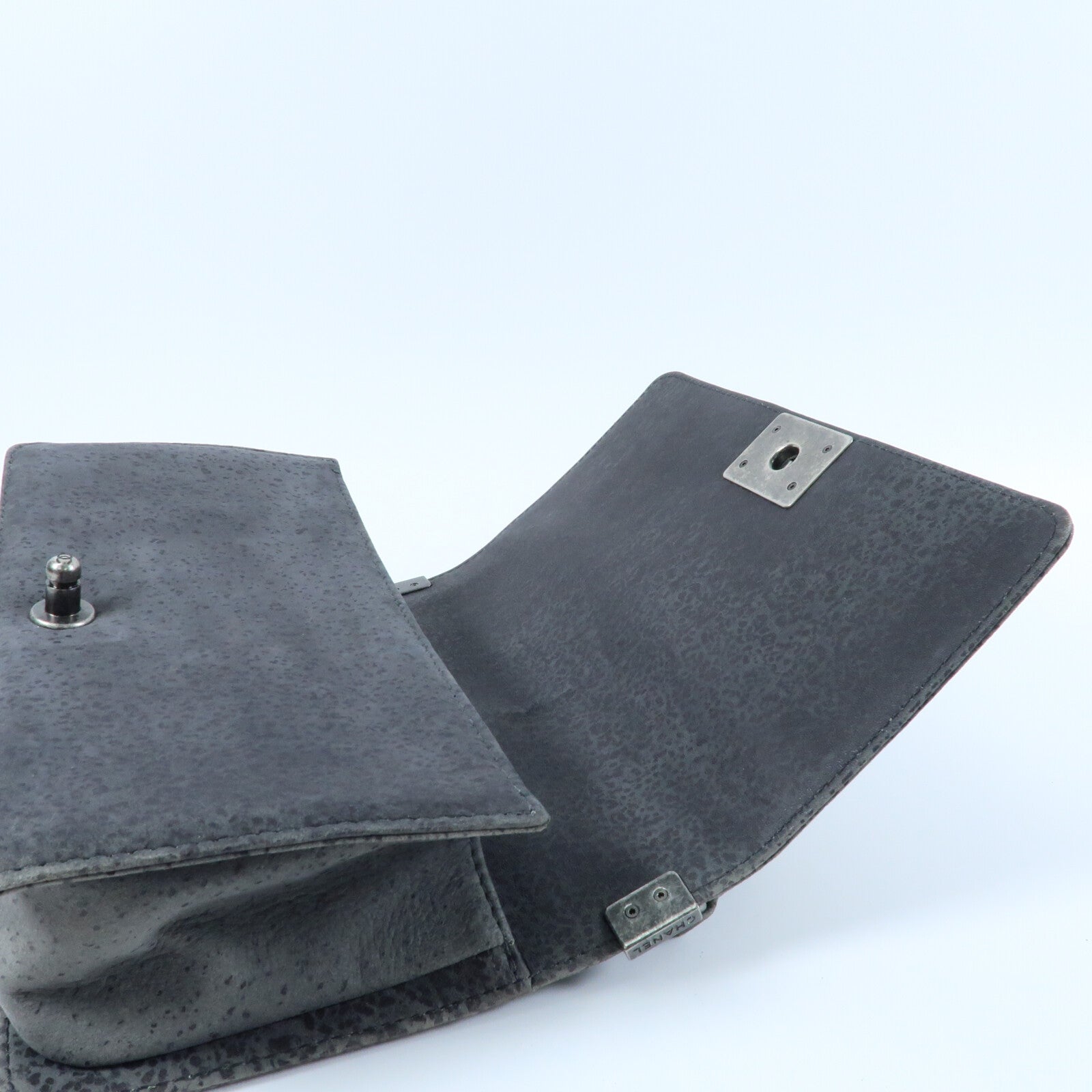 CHANEL Textured Suede Boy 25鏈帶肩背袋