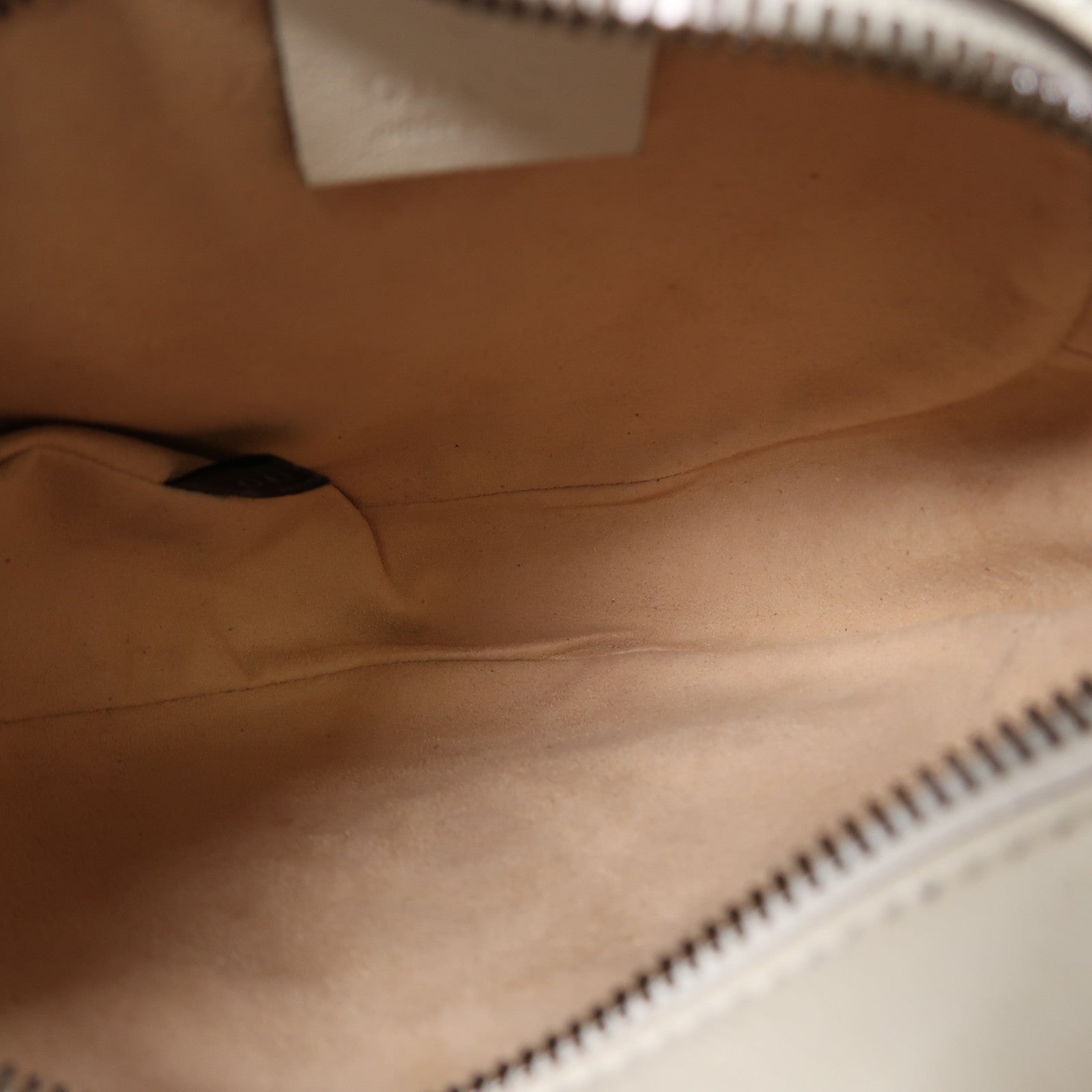 GUCCI 斜紋牛皮皮革GG Marmont Round Shoulder Bag金扣肩背袋白色