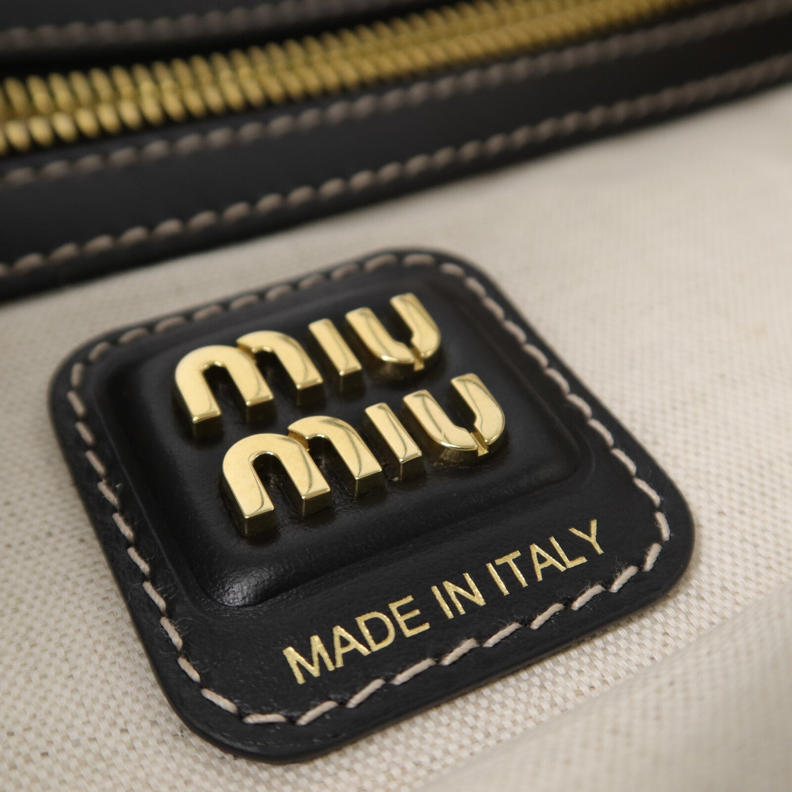 Miu Miu 牛皮皮革Ivy Leather Bag手挽袋