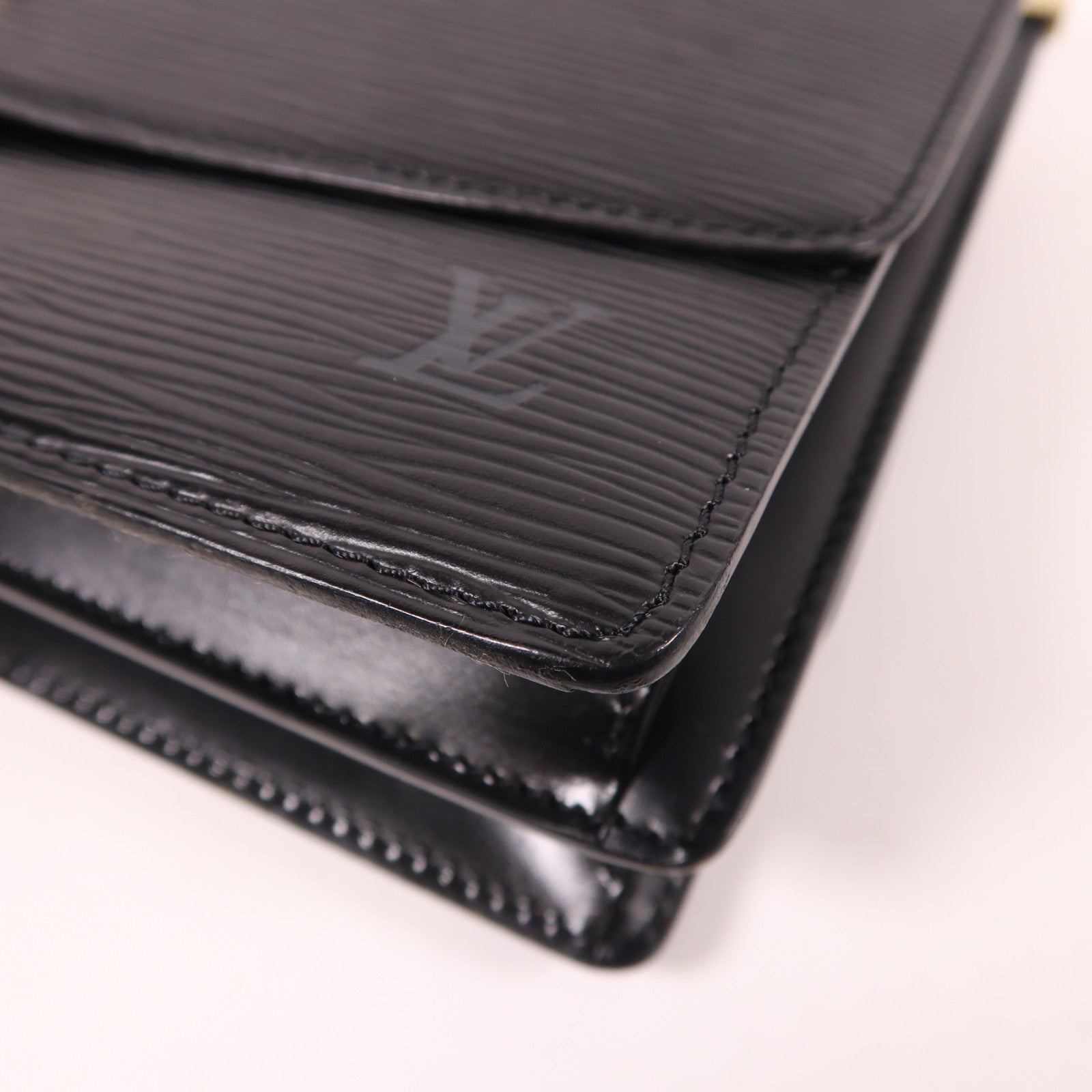 LOUIS VUITTON Epi Grenelle金扣肩背袋黑色