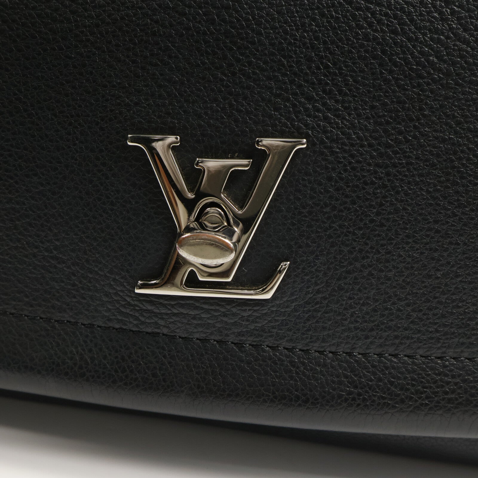 LOUIS VUITTON 牛皮皮革Lock Me手挽肩背兩用袋