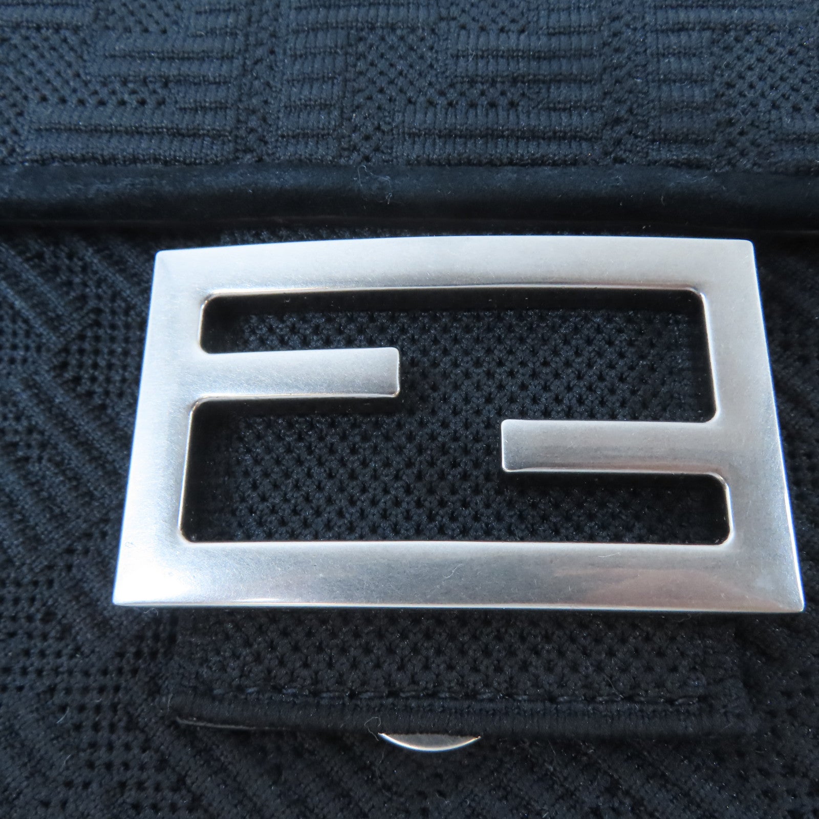 FENDI 帆布Chain Shoulder銀扣鏈帶肩背袋黑色