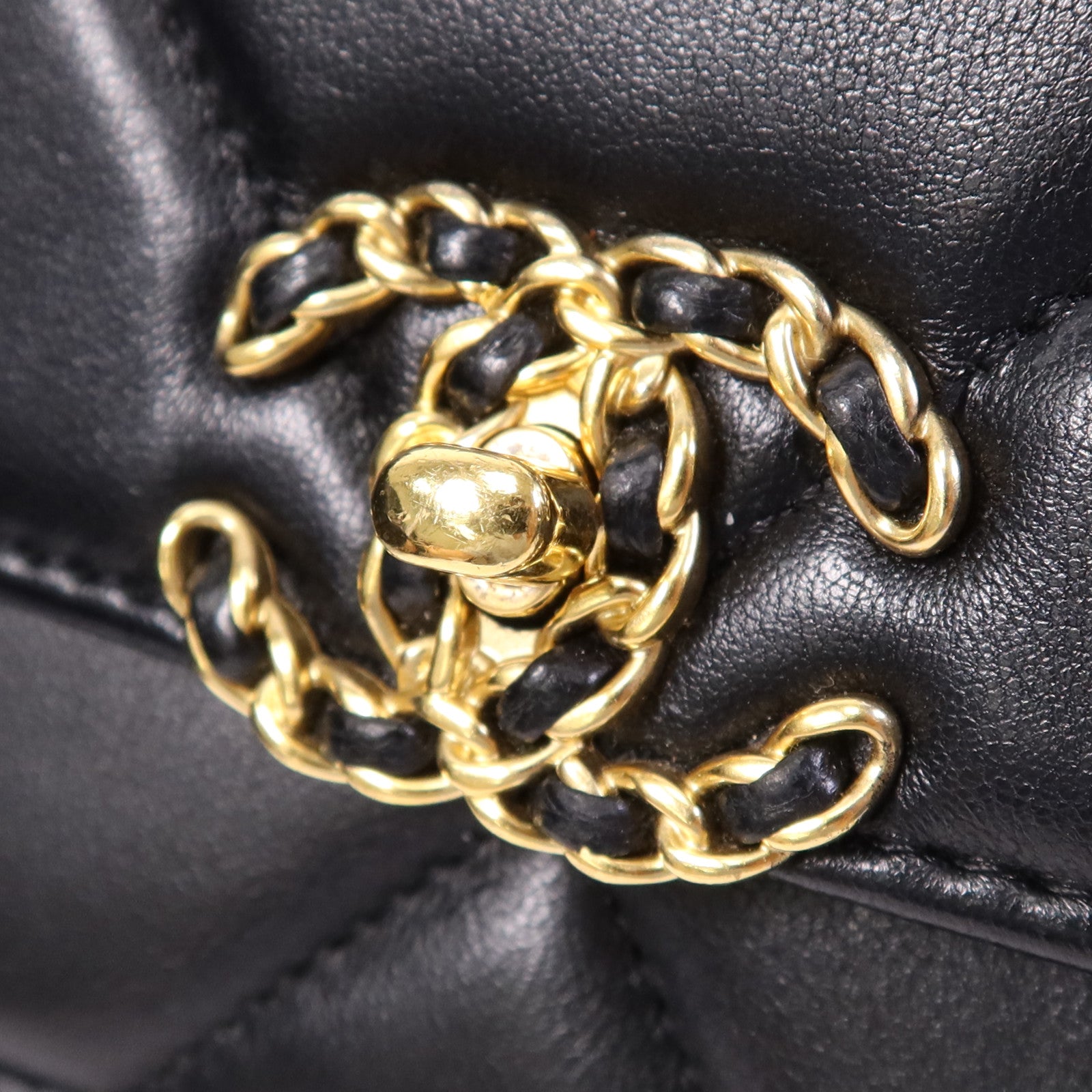 CHANEL 羊皮皮革Chanel 19 WOC鏈帶肩背袋