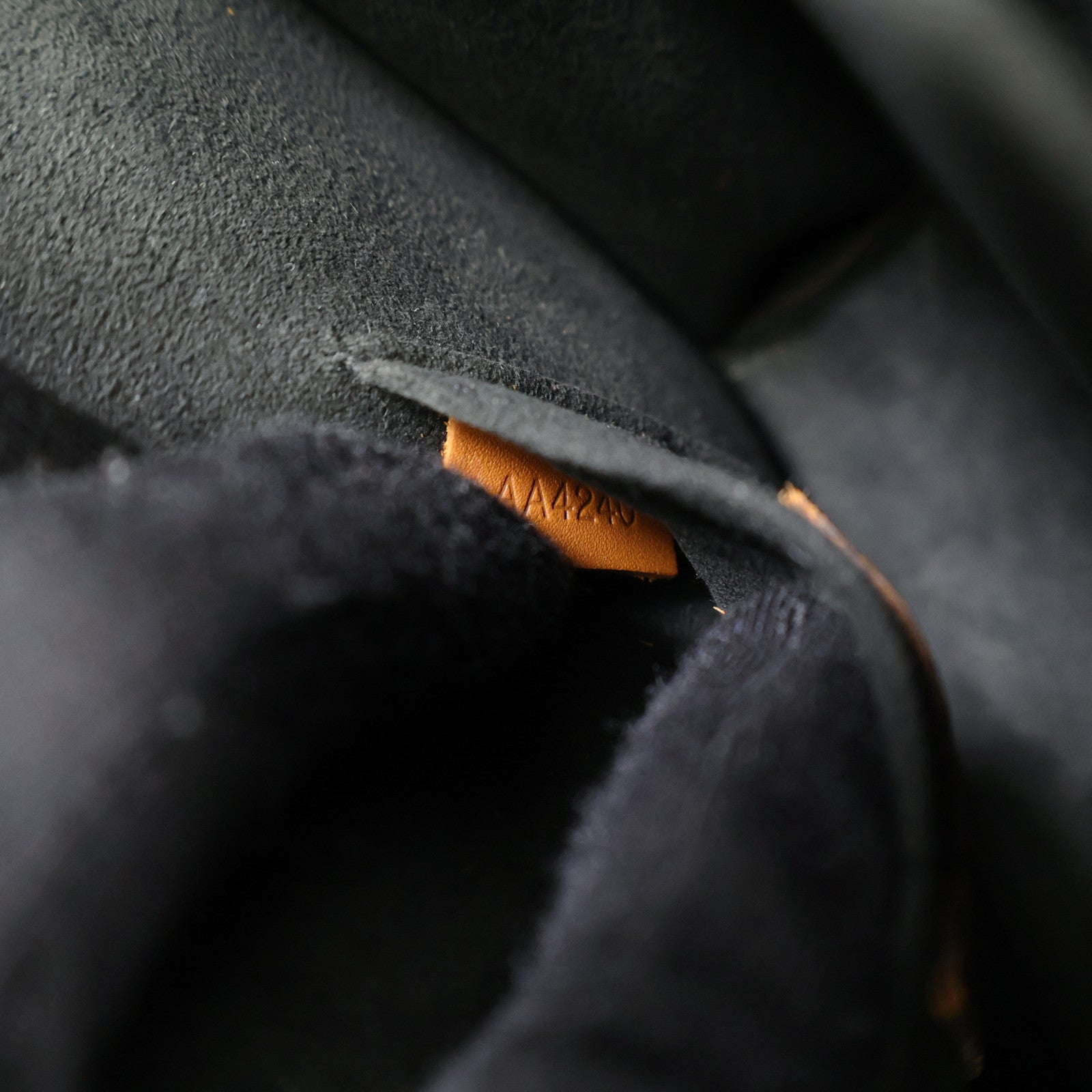 LOUIS VUITTON Monogram Reverse Mini Dauphine金扣肩背袋