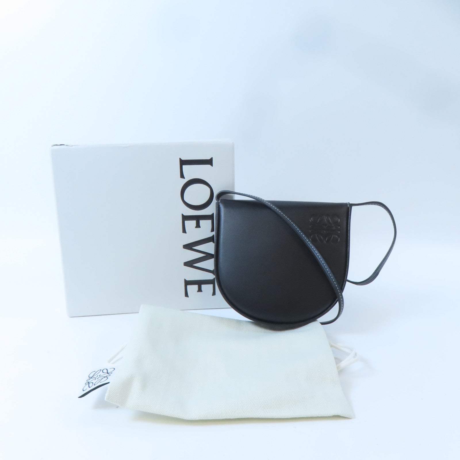 LOEWE 牛皮皮革Heel Pouch Small肩背袋黑色