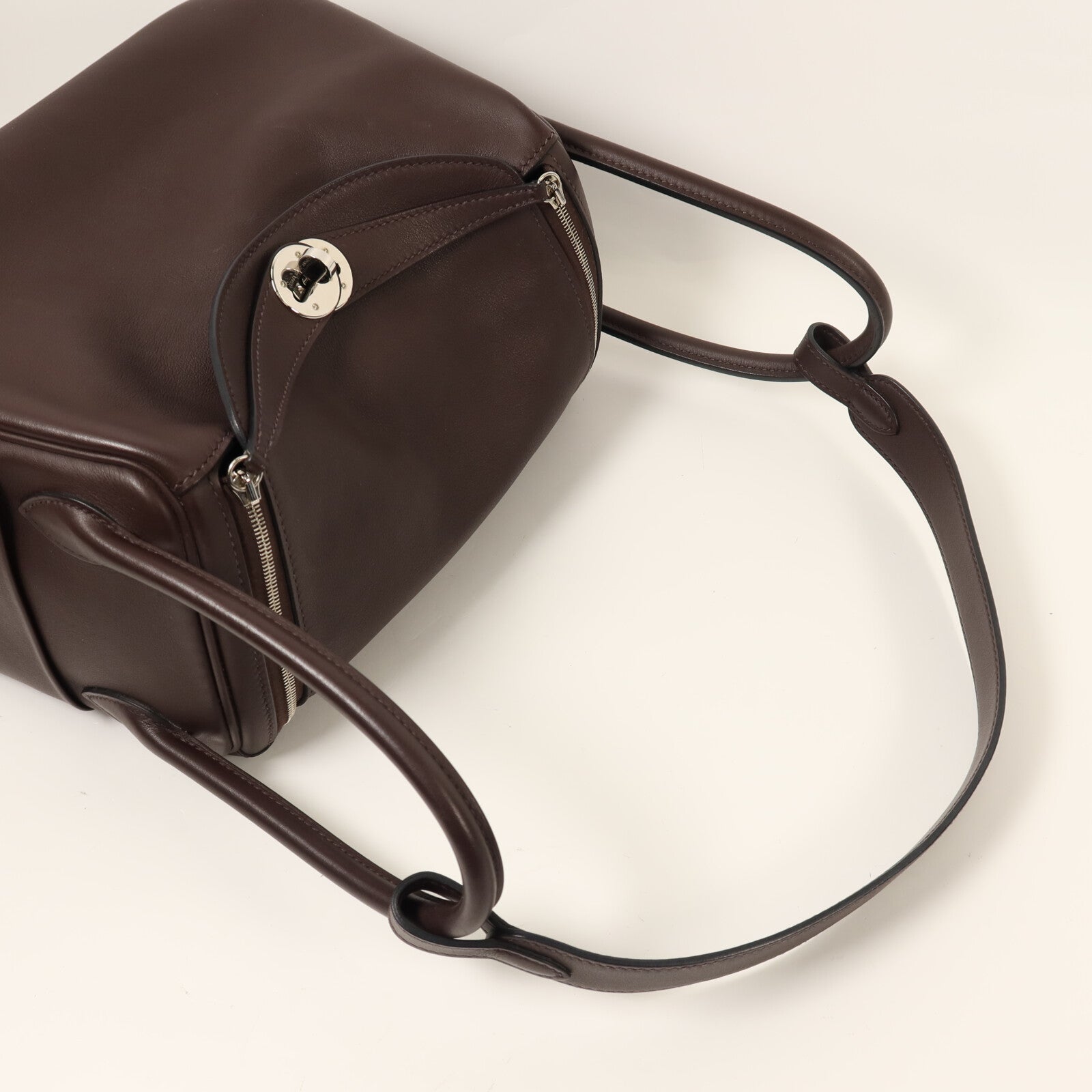 HERMES Swift皮革Lindy 26銀扣手挽肩背兩用袋Rouge Sellier/Bleu Saphir