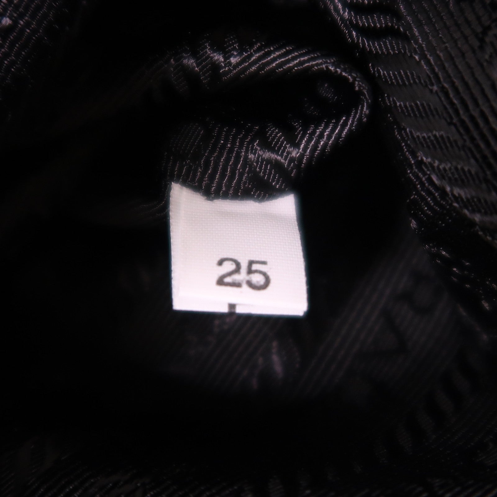 PRADA 尼龍Re-Nylon Shoulder Bag銀扣肩背袋