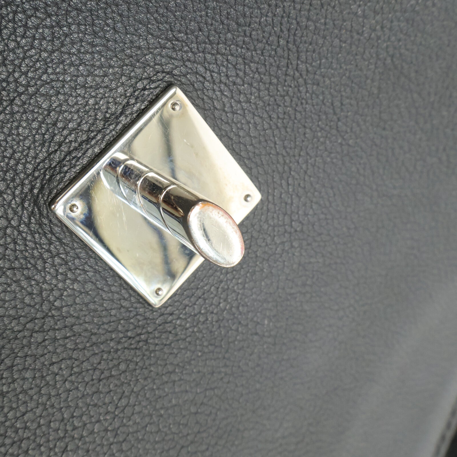 LOUIS VUITTON 牛皮皮革Lock Me手挽肩背兩用袋