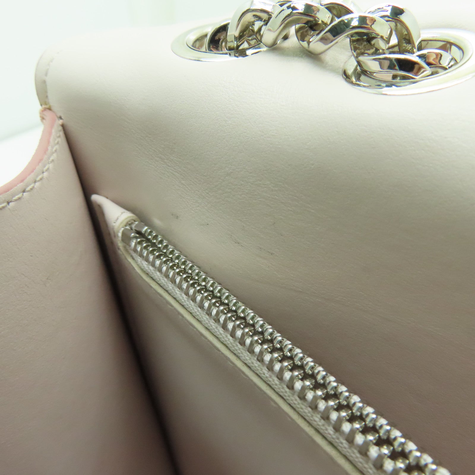 Salvatore Ferragamo 牛皮皮革Chain Shoulder銀扣肩背袋粉紅色