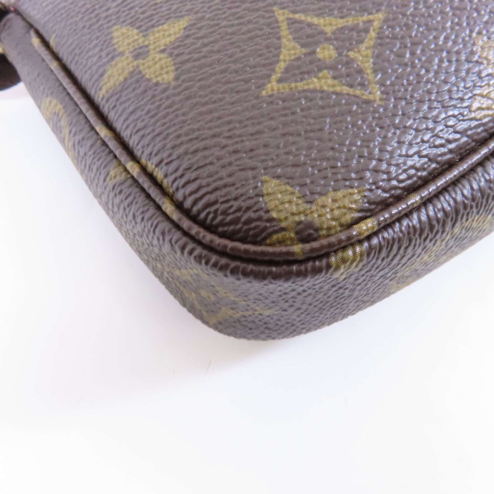 LOUIS VUITTON Monogram Mini Pochette Accessoires Pouch金扣鏈帶手挽袋棕色