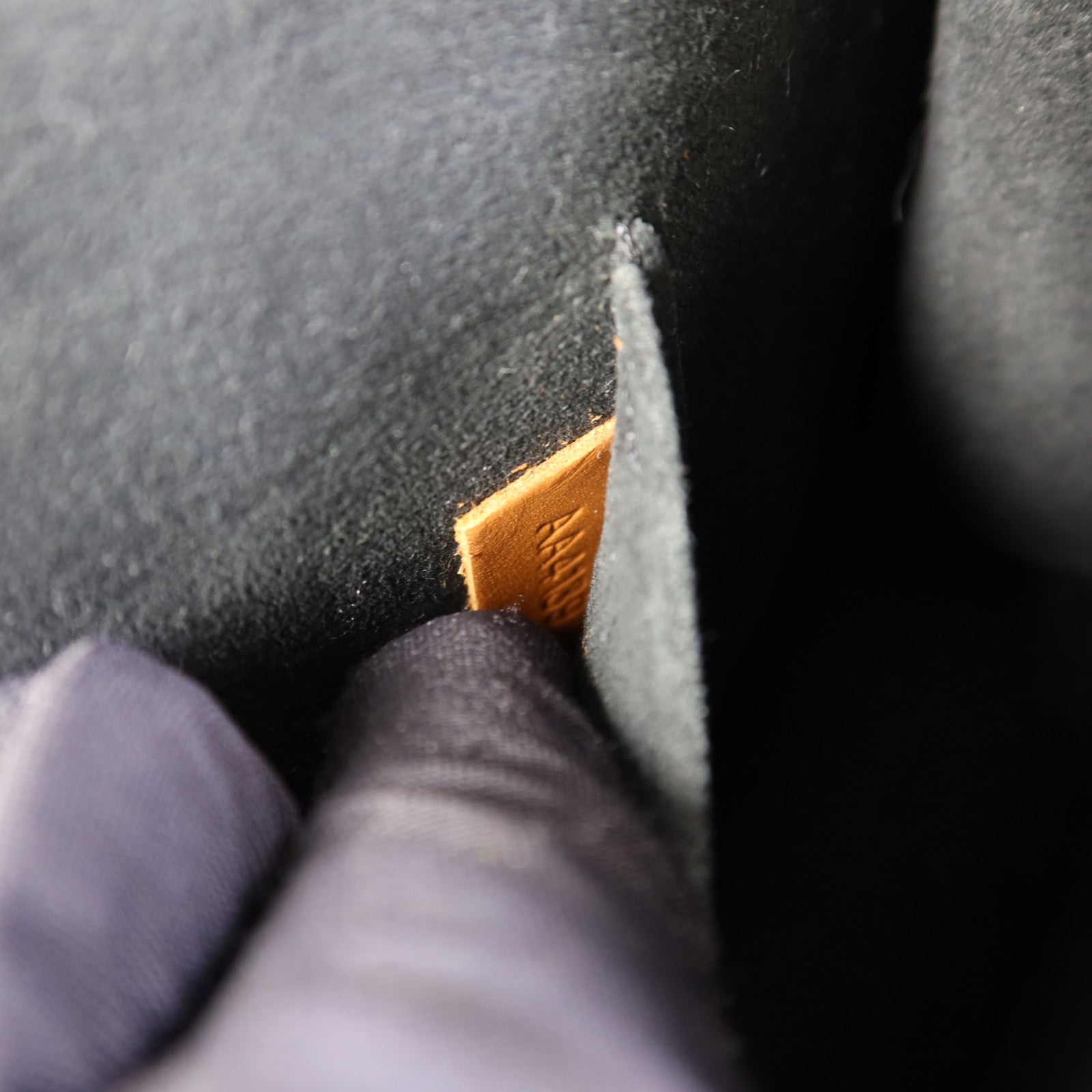 LOUIS VUITTON Monogram Reverse Mini Dauphine金扣肩背袋