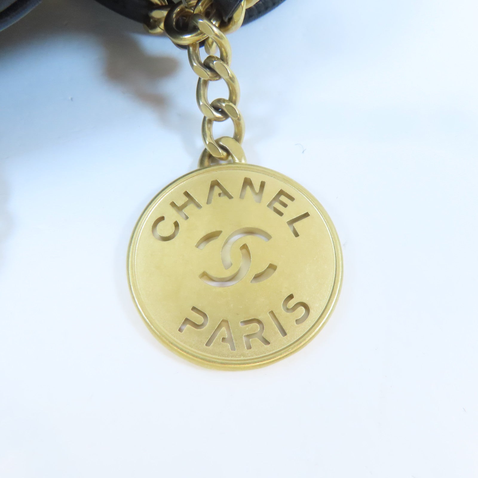 CHANEL 牛皮皮革Chanel 22 Mini金扣手挽肩背兩用袋黑色