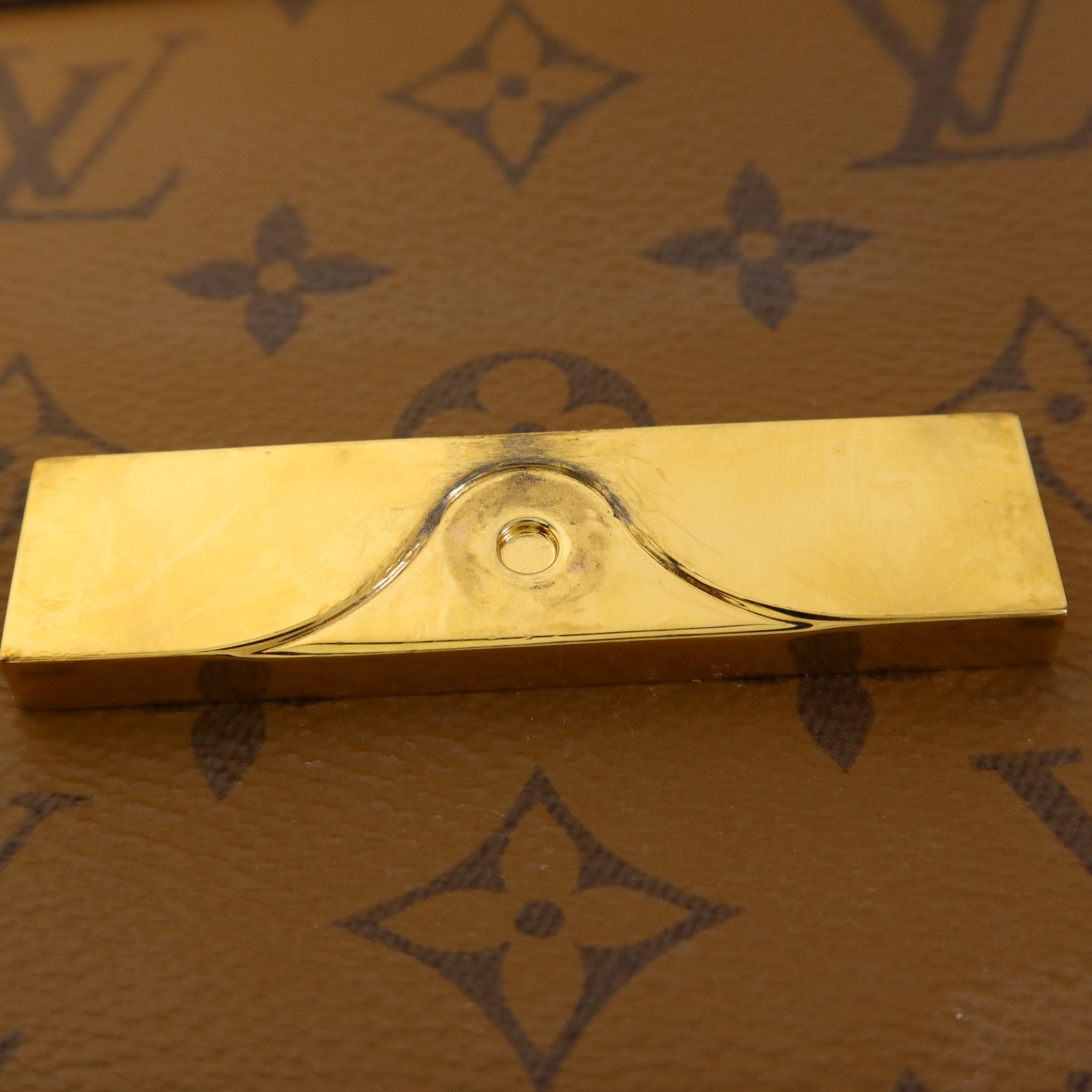 LOUIS VUITTON Monogram Reverse Mini Dauphine金扣肩背袋