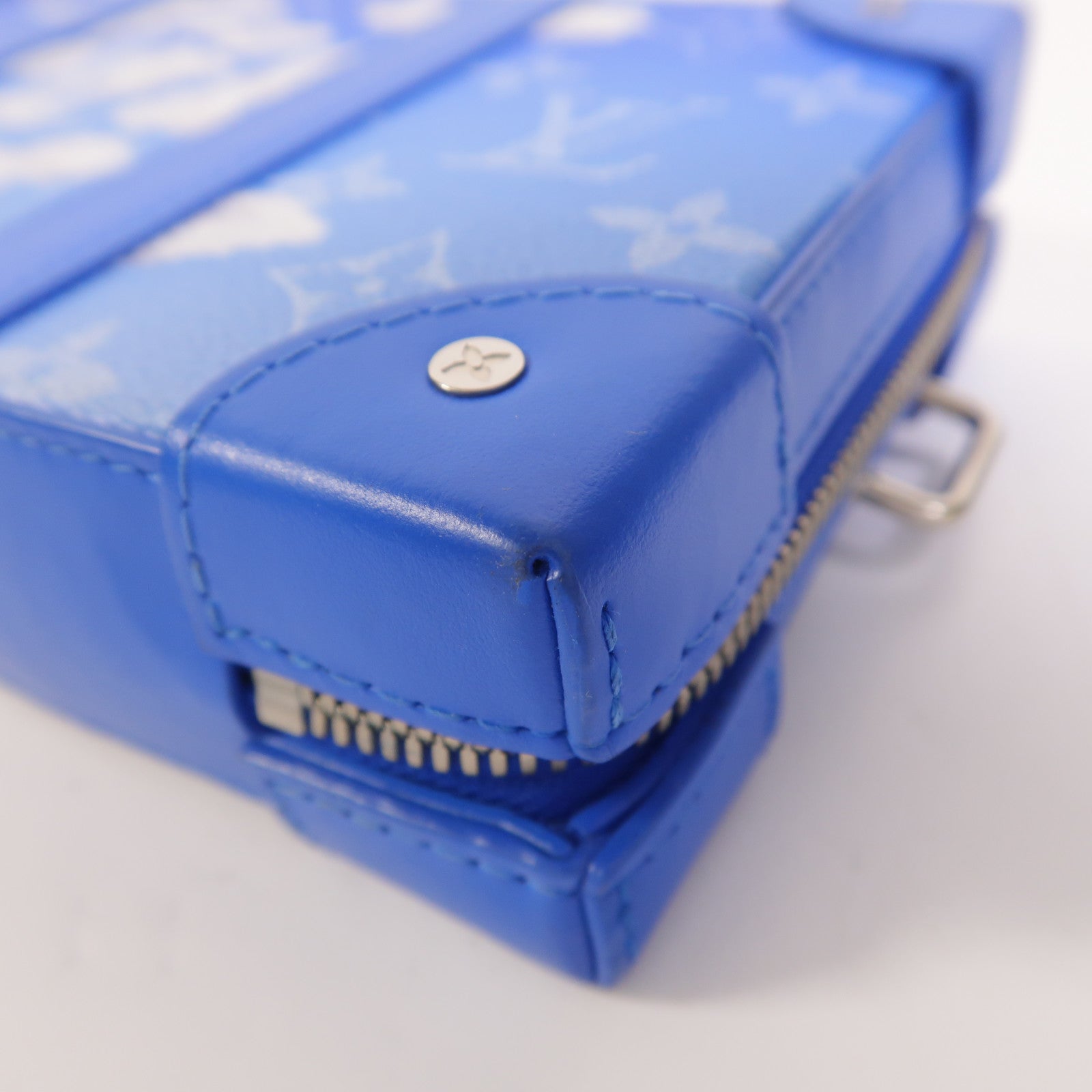 LOUIS VUITTON Monogram Clouds Soft Trunk Wallet銀扣肩背袋