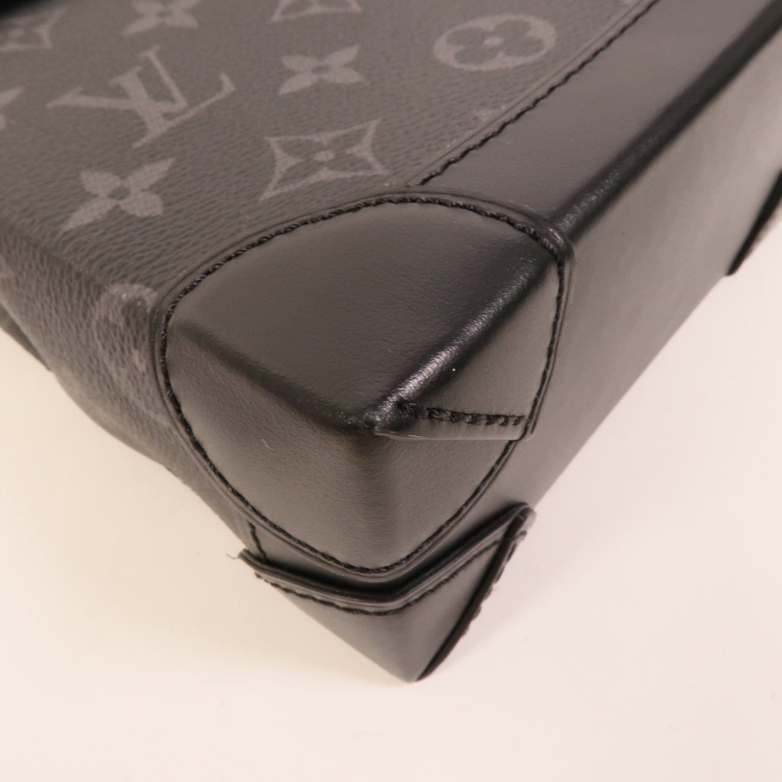 LOUIS VUITTON Monogram Eclipse Nano Steamer肩背袋