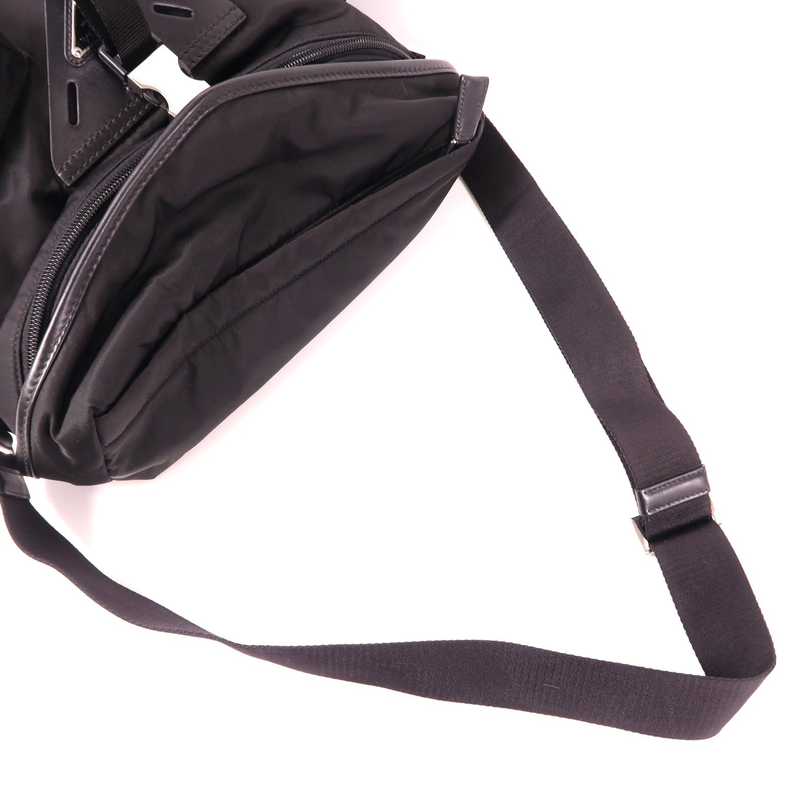 PRADA 尼龍Shoulder Bag銀扣肩背袋