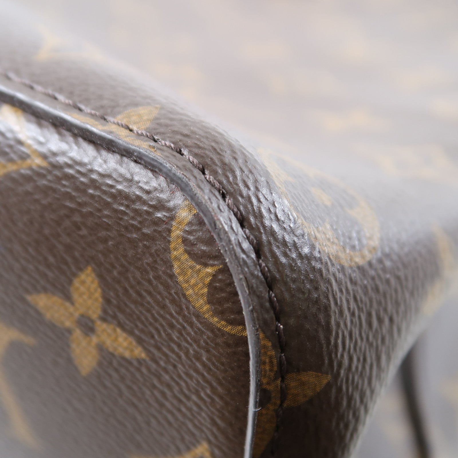 LOUIS VUITTON Monogram Neo Noe金扣肩背袋啡色/紅色