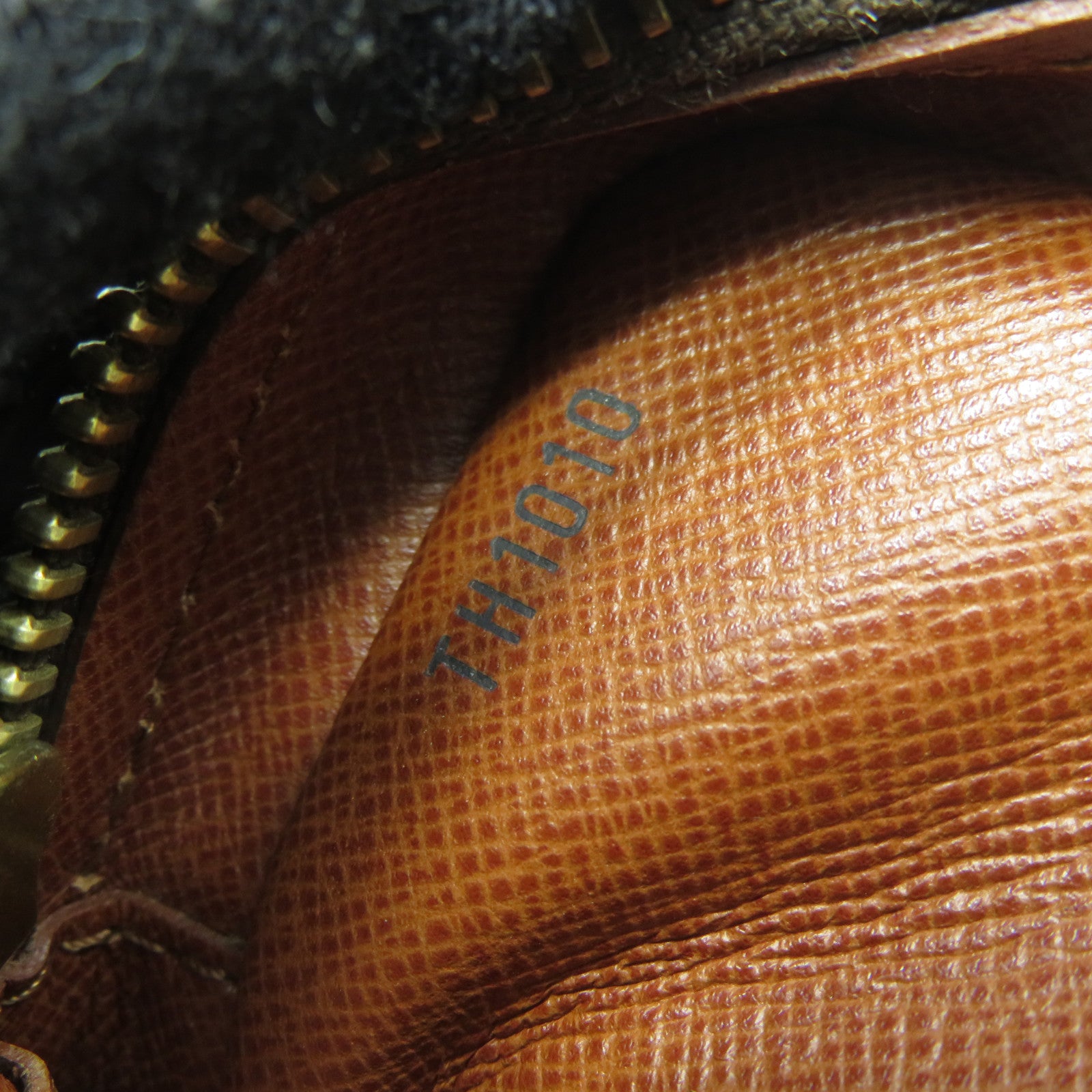 LOUIS VUITTON Monogram Amazon金扣肩背袋啡色