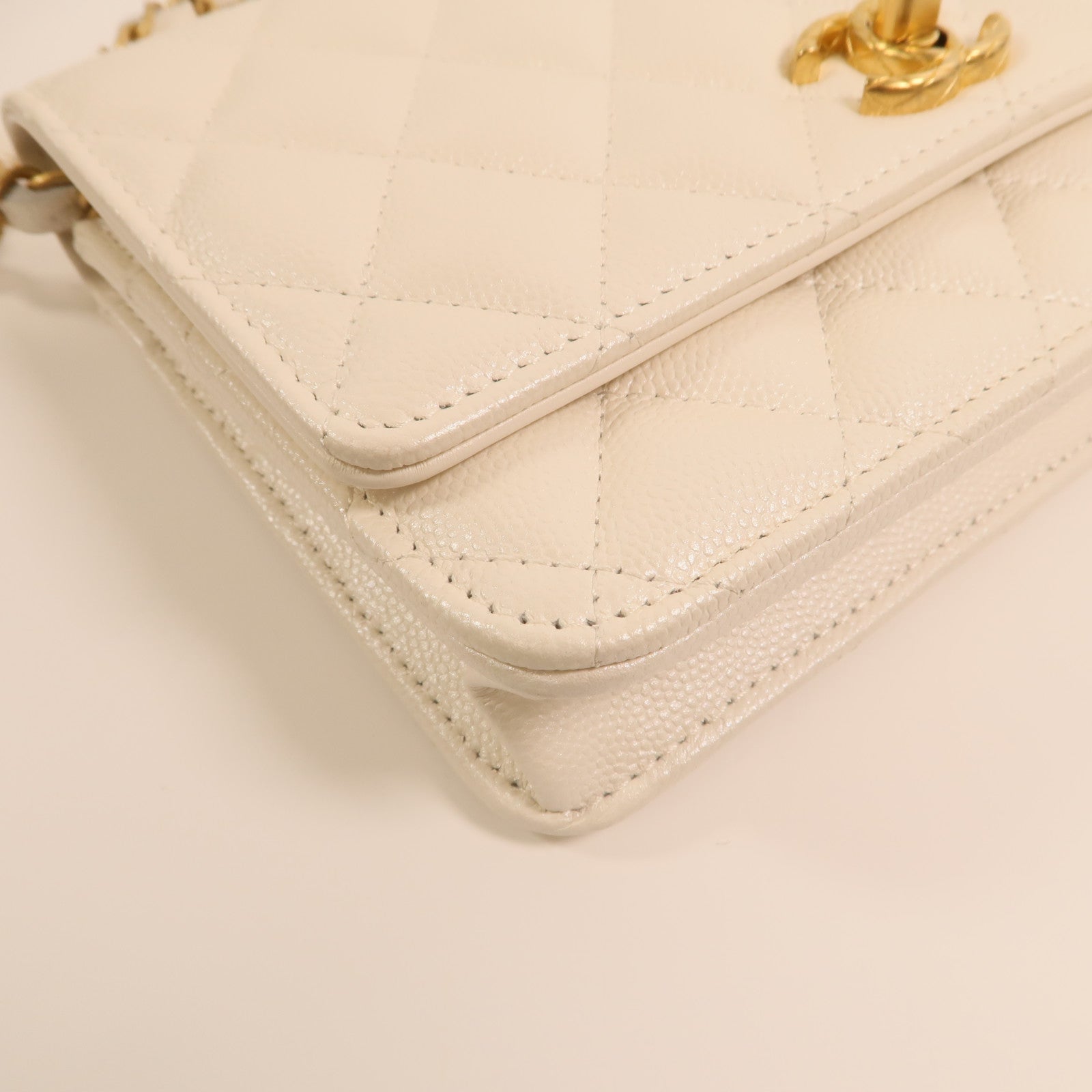 CHANEL 牛皮皮革WOC Wallet On Chain金扣鏈帶肩背袋
