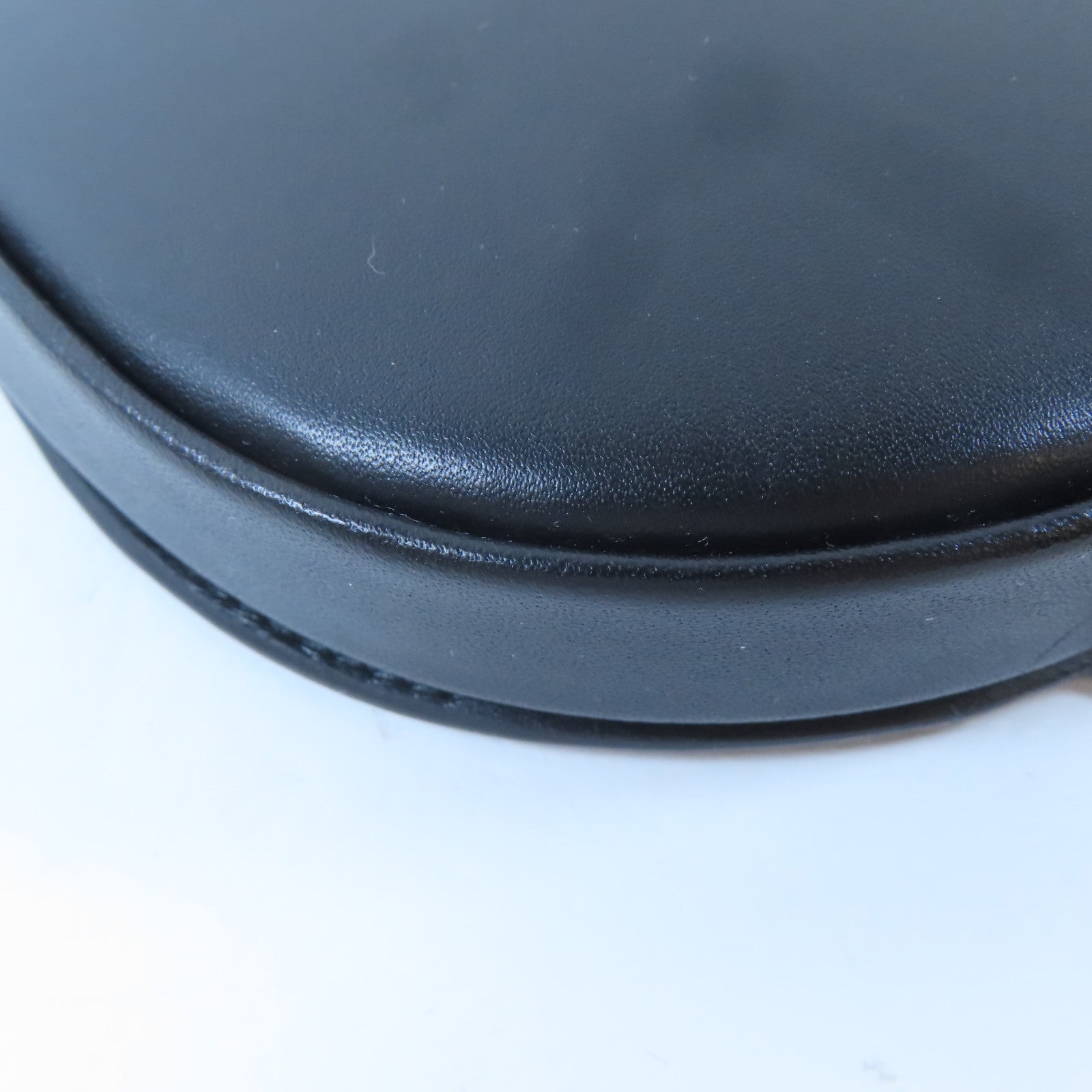 LOEWE 牛皮皮革Heel Pouch Small肩背袋黑色