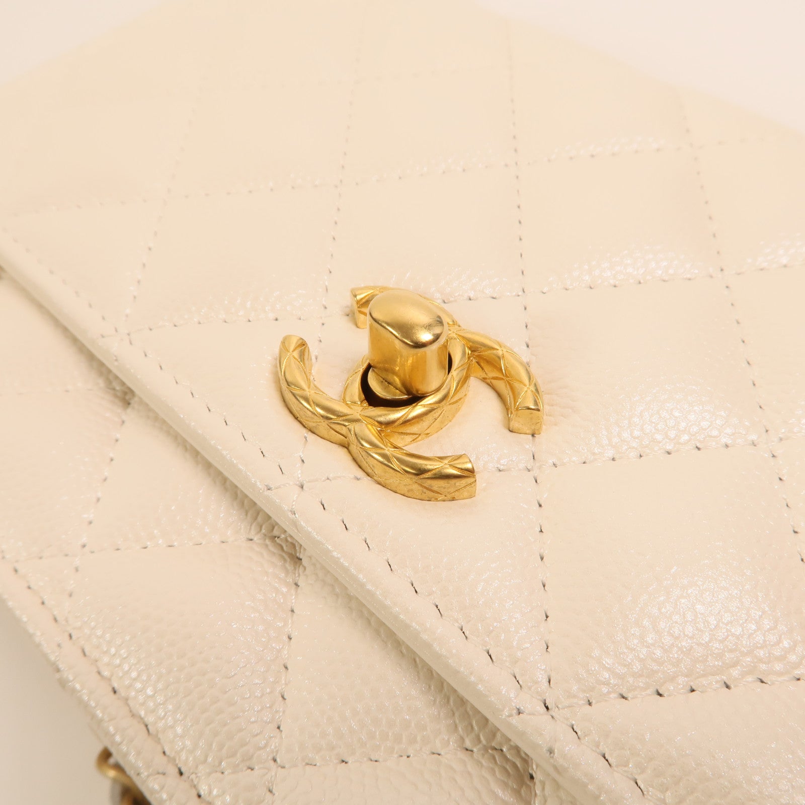 CHANEL 牛皮皮革WOC Wallet On Chain金扣鏈帶肩背袋