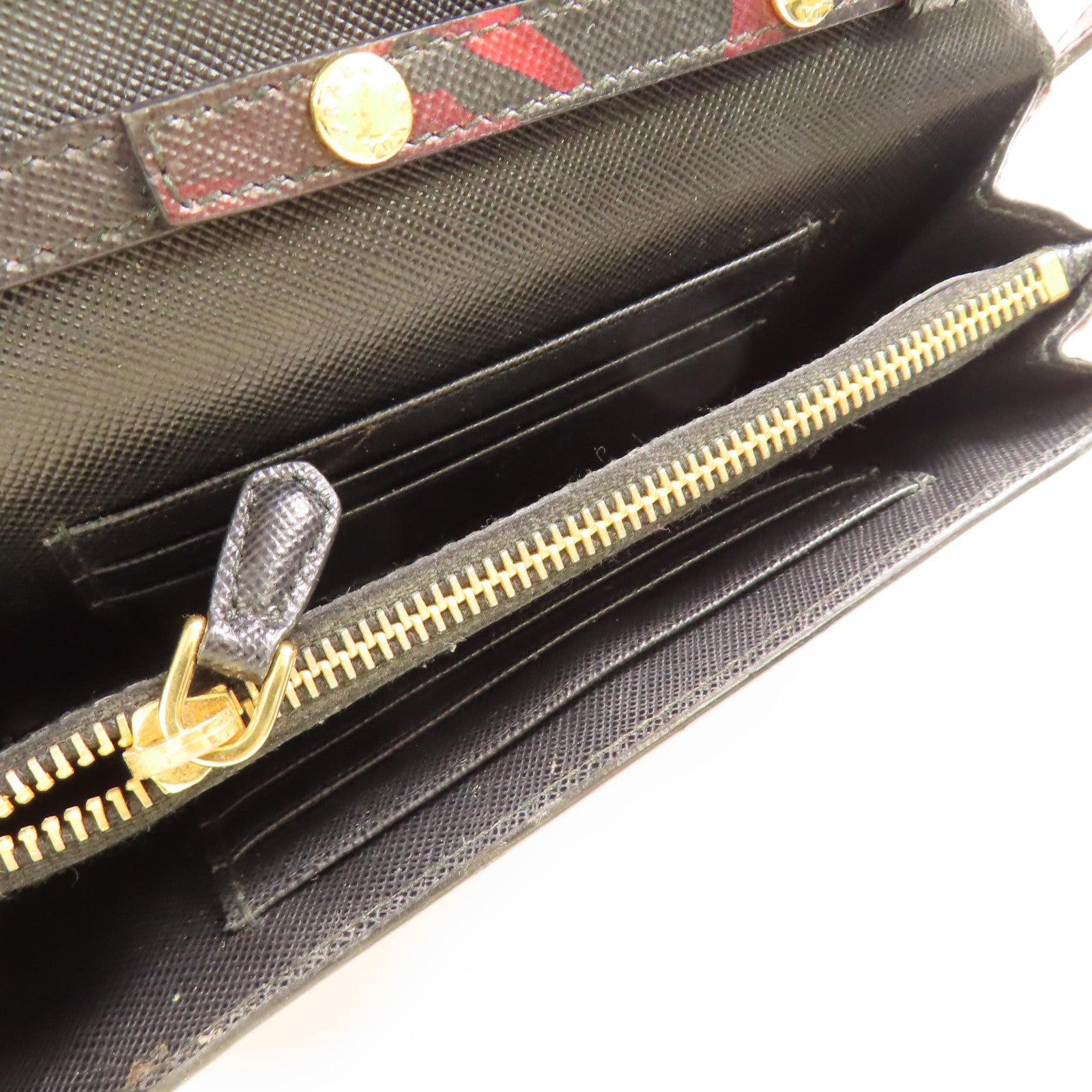 PRADA Saffiano皮革Shoulder Bag金扣肩背袋紅色/黑色