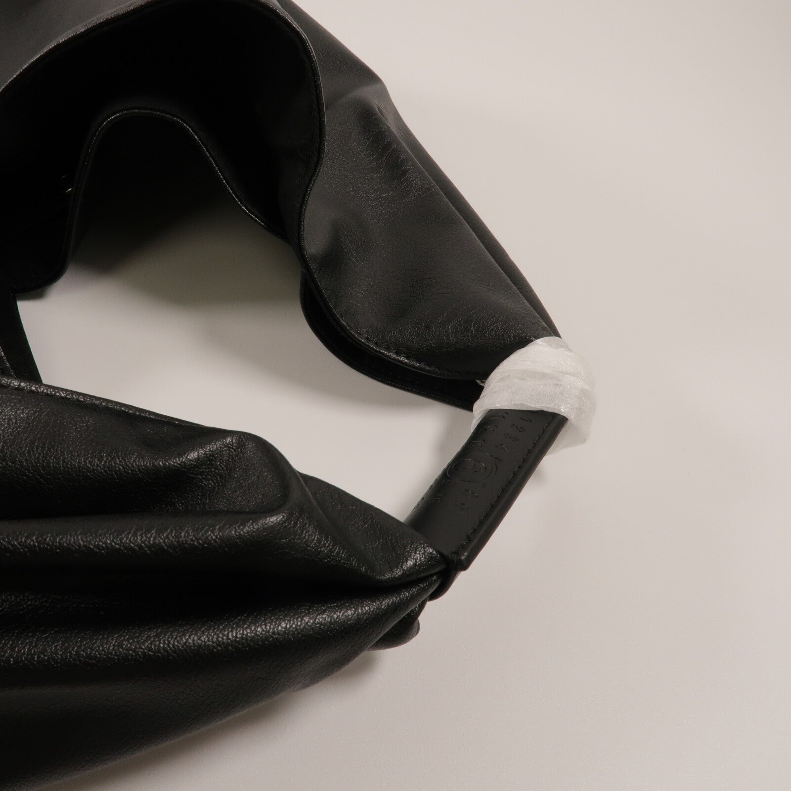 MM6 牛皮皮革MM6 Classic Japanese Bag M肩背袋