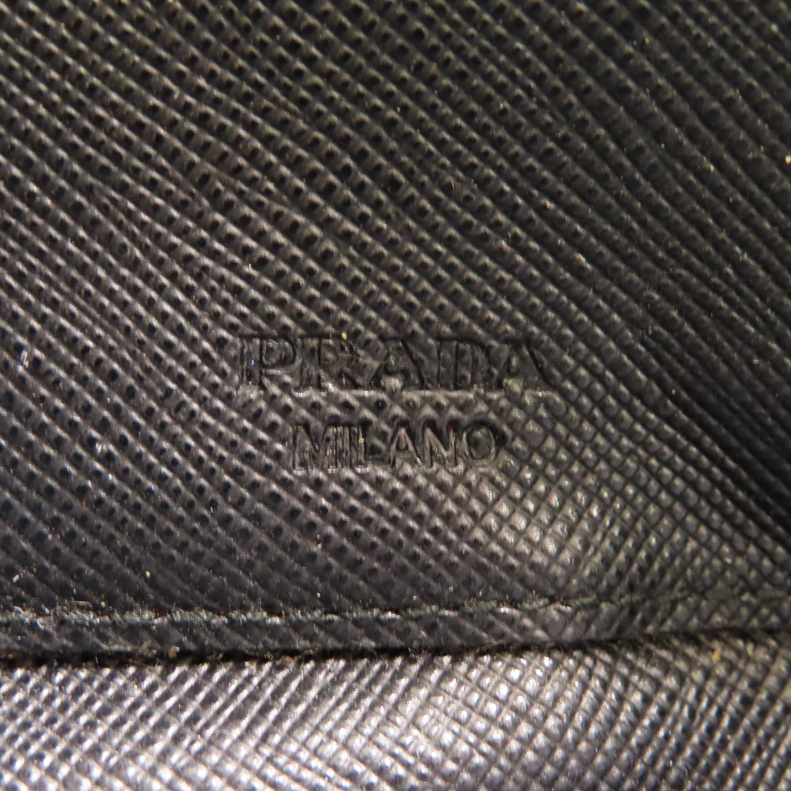 PRADA Saffiano皮革Shoulder Bag金扣肩背袋紅色/黑色