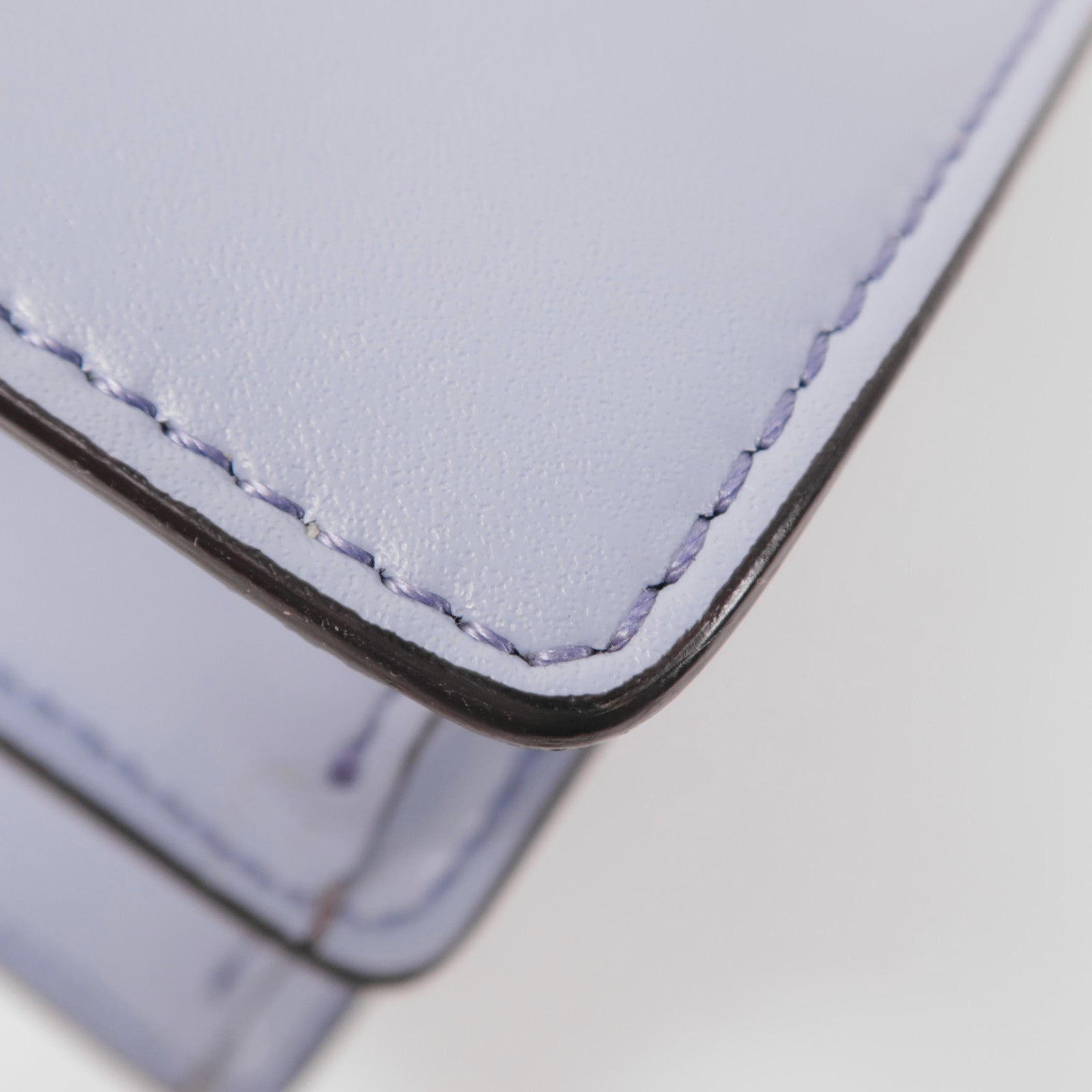 FENDI 羊皮皮革Kan I銀扣肩背袋