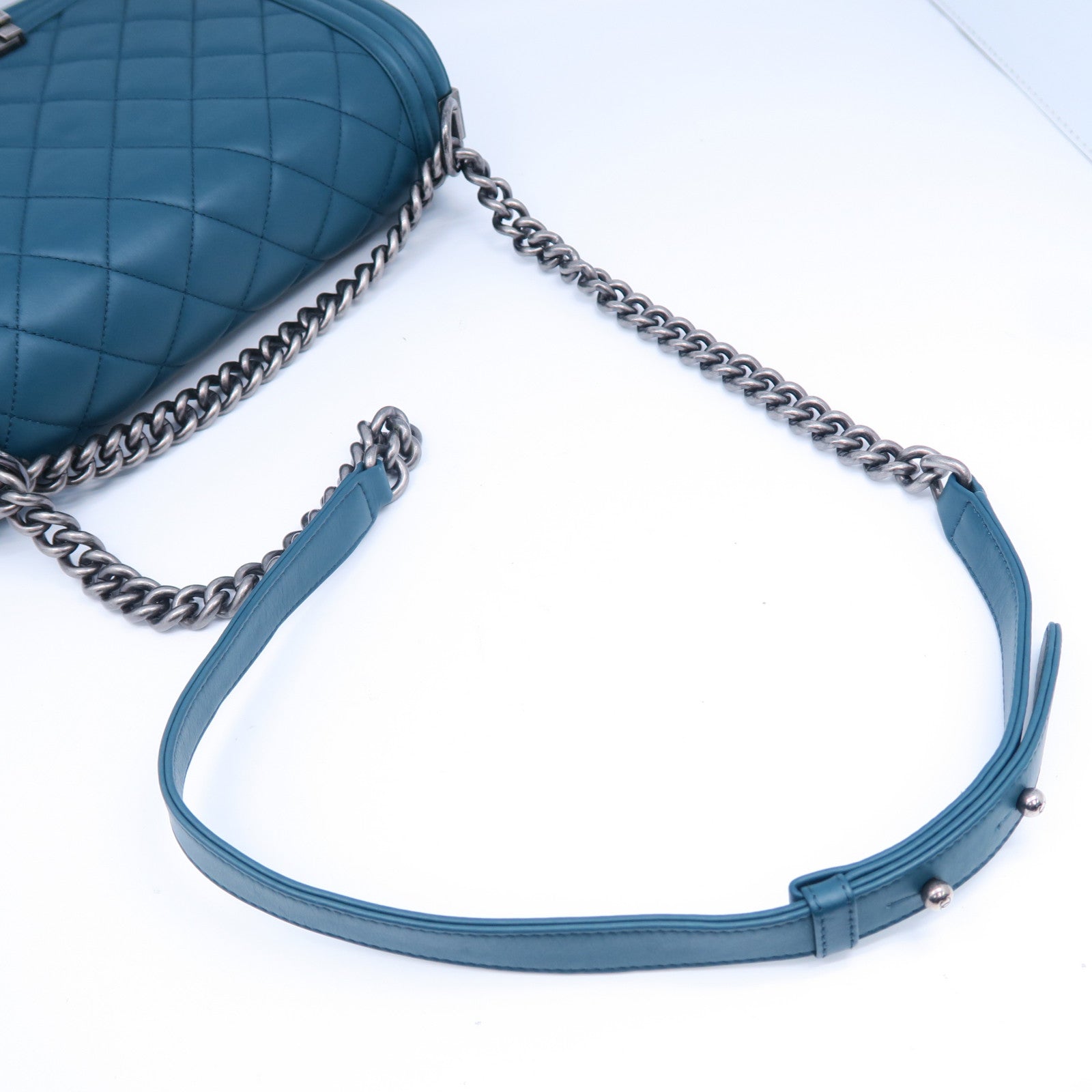 CHANEL 【清倉大減價】菱格牛皮皮革Boy Chanel銀扣鏈帶肩背袋藍色