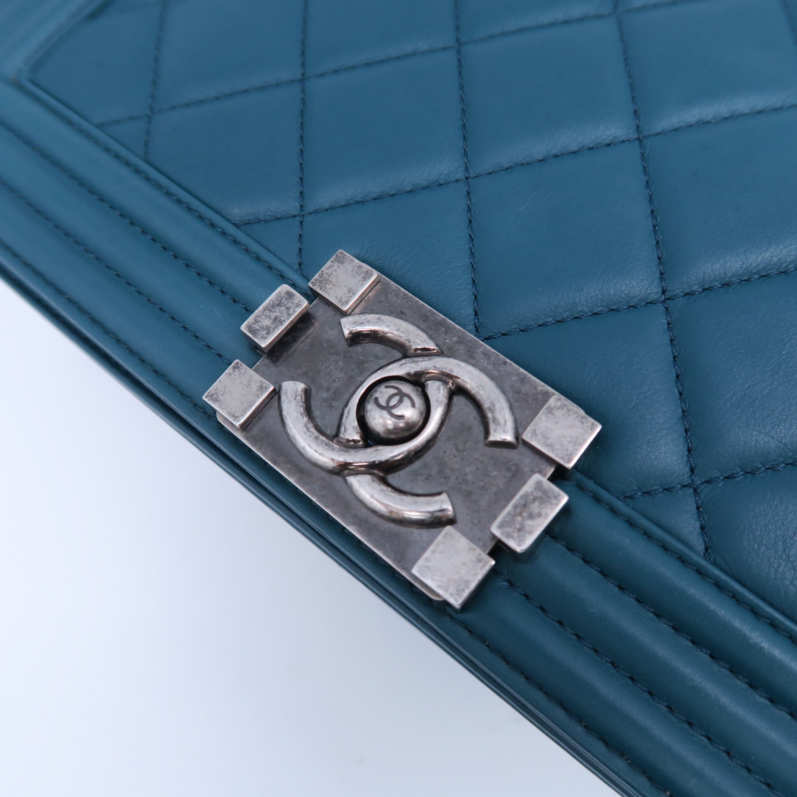 CHANEL 【清倉大減價】菱格牛皮皮革Boy Chanel銀扣鏈帶肩背袋藍色