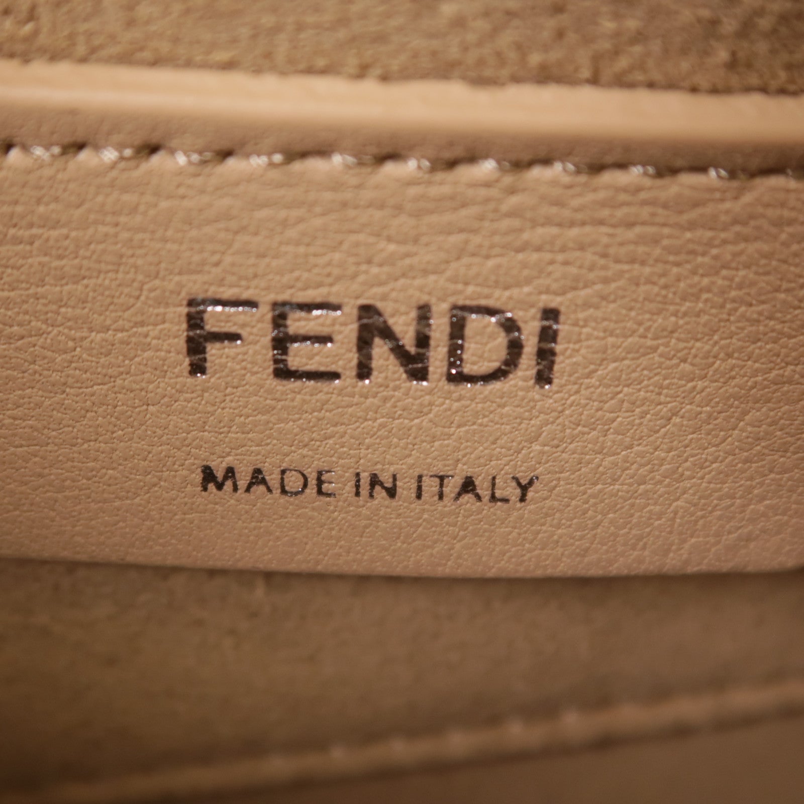 FENDI 【激減優惠】羊皮皮革Kan I銀扣肩背袋