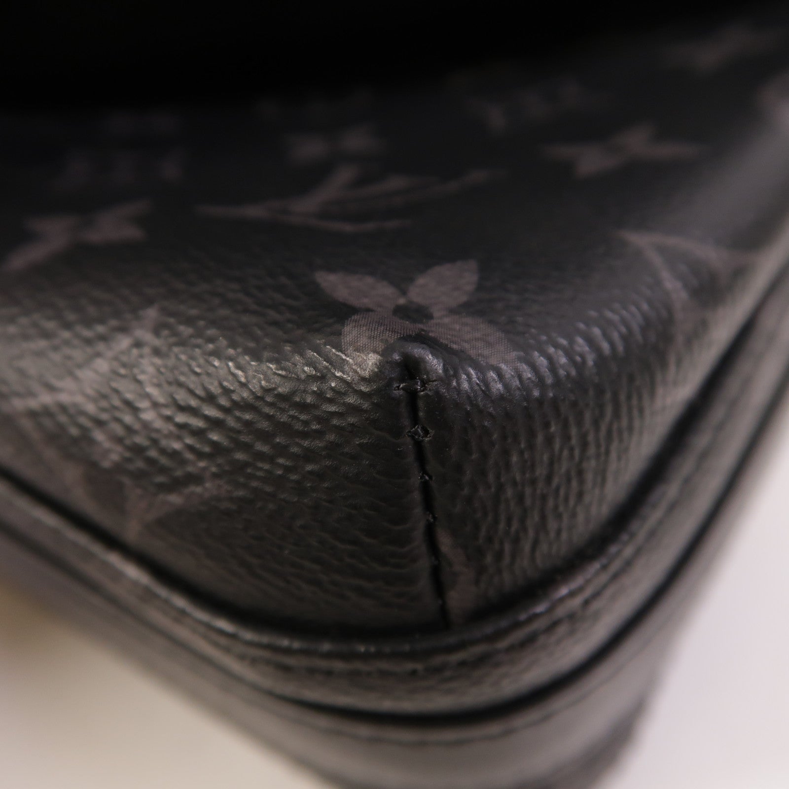 LOUIS VUITTON Monogram Eclipse Steamer肩背袋