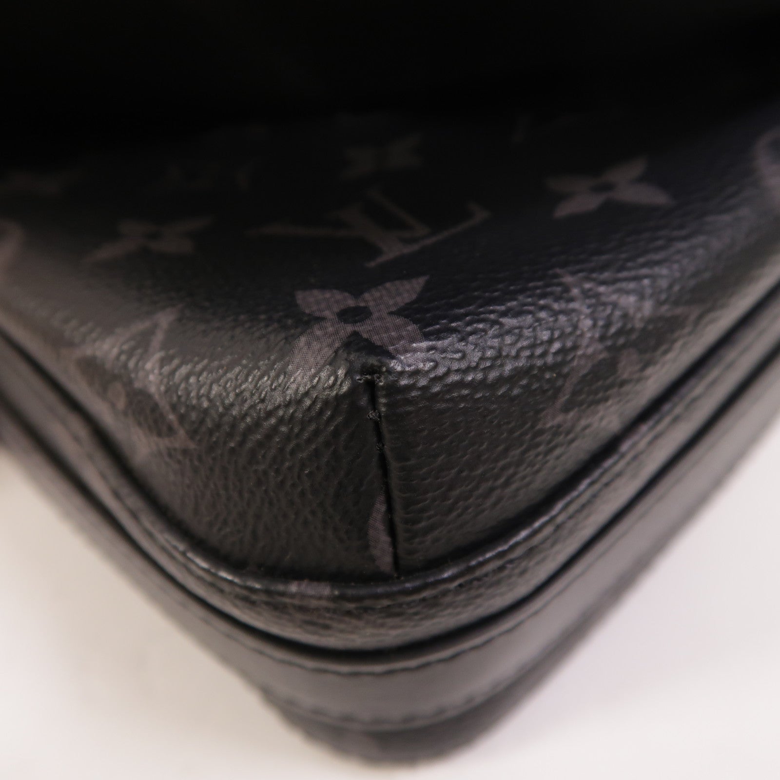 LOUIS VUITTON Monogram Eclipse Steamer肩背袋