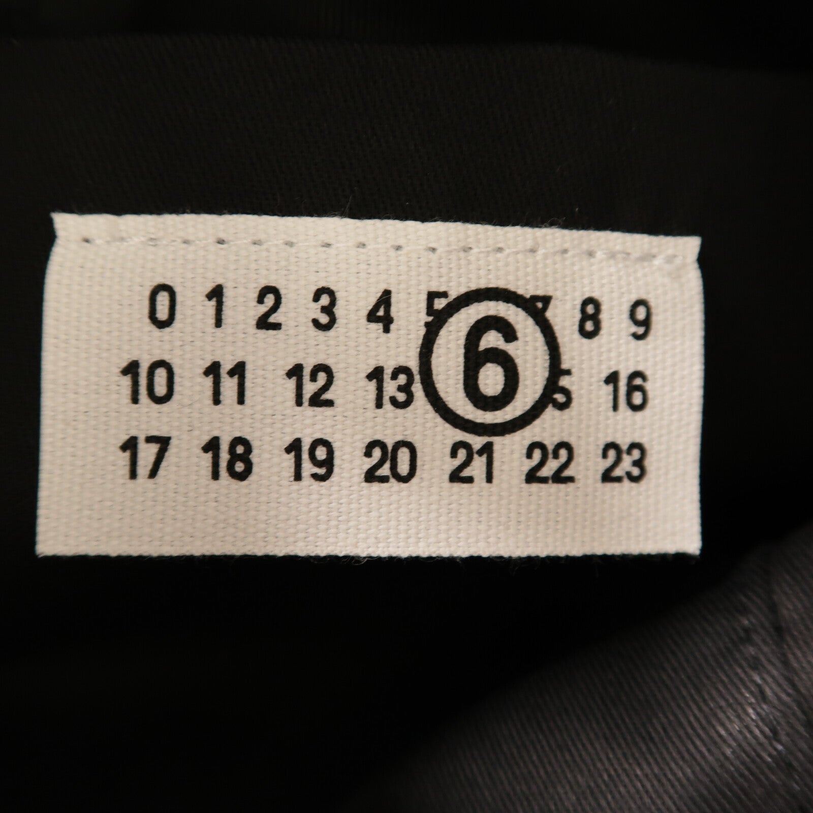 MM6 牛皮皮革MM6 Classic Japanese Bag M肩背袋