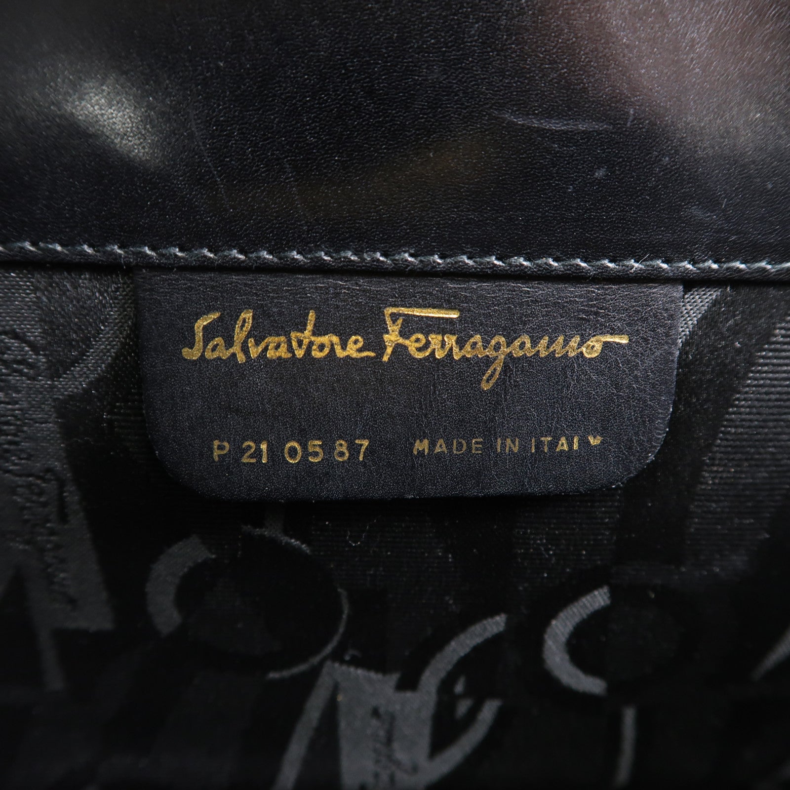 Salvatore Ferragamo 牛皮皮革Vintage Chain Bag金扣鏈帶肩背袋