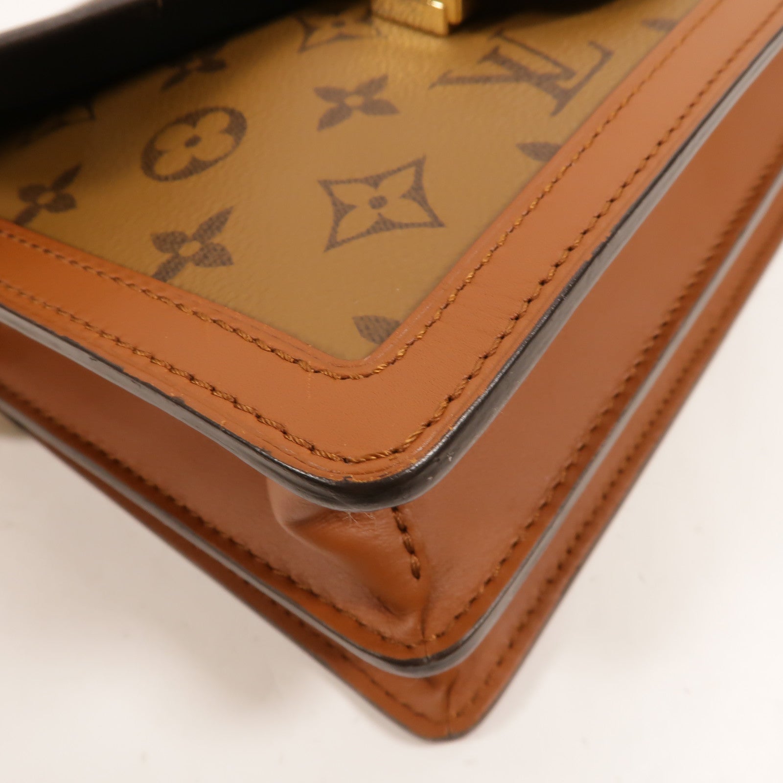 LOUIS VUITTON Monogram Reverse Dauphine MM金扣肩背袋