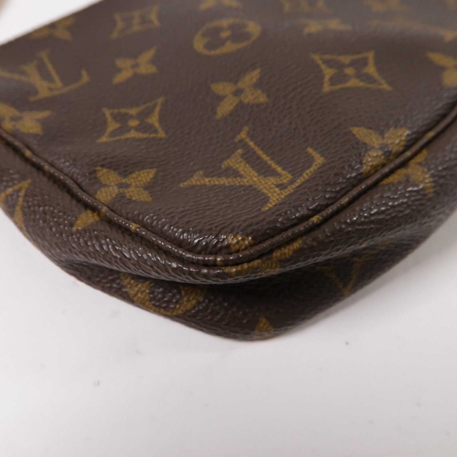 LOUIS VUITTON Monogram Pochette Accessories金扣手拿包啡色·