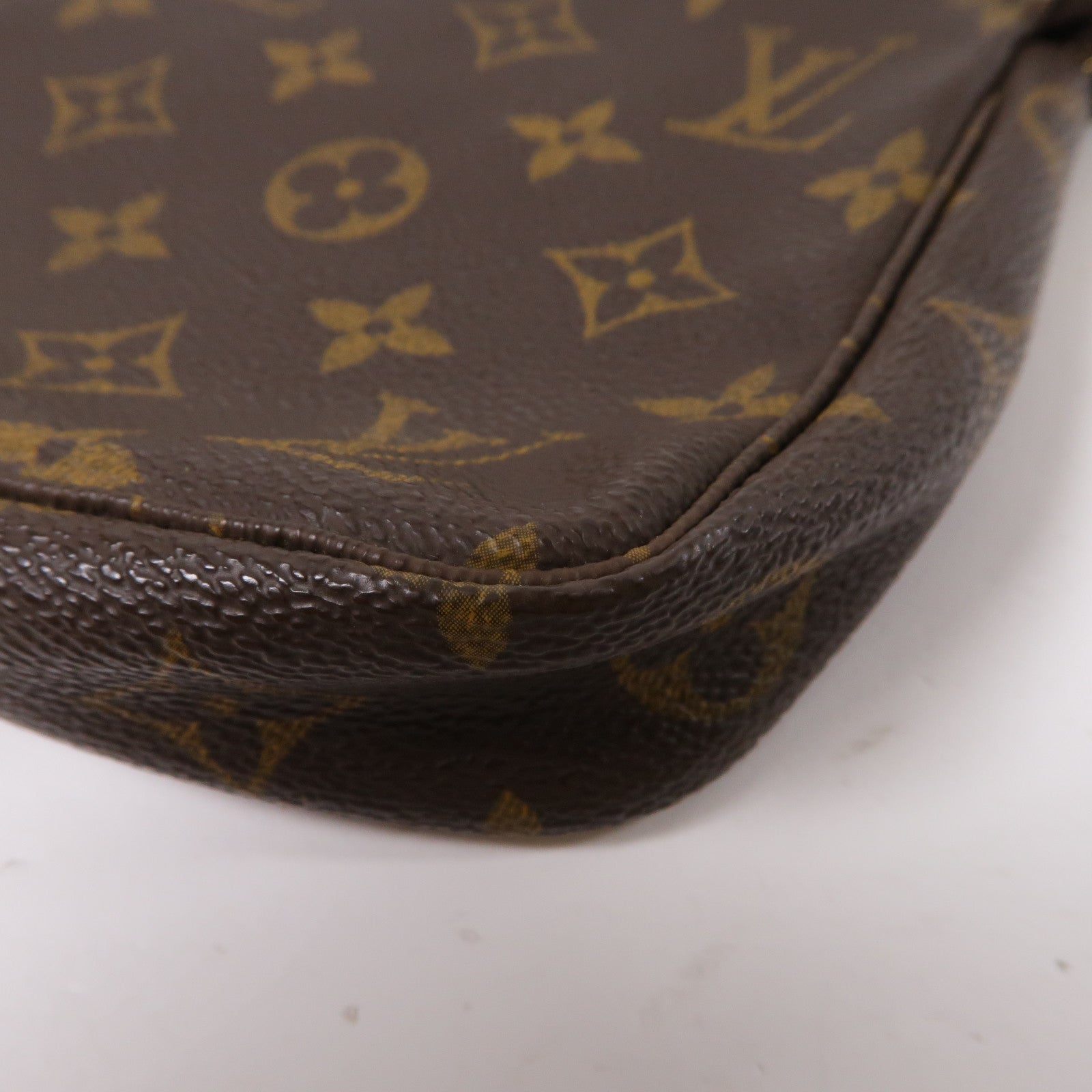 LOUIS VUITTON Monogram Pochette Accessories金扣手拿包啡色·