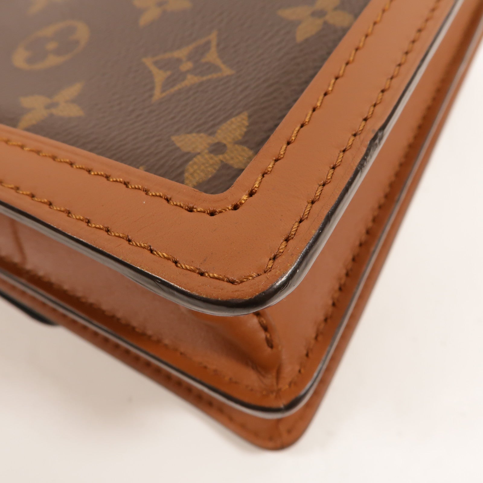 LOUIS VUITTON Monogram Reverse Dauphine MM金扣肩背袋