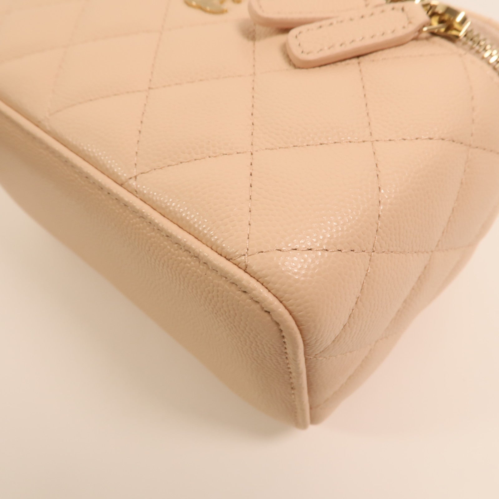CHANEL 牛皮皮革Vanity Case金扣鏈帶肩背袋