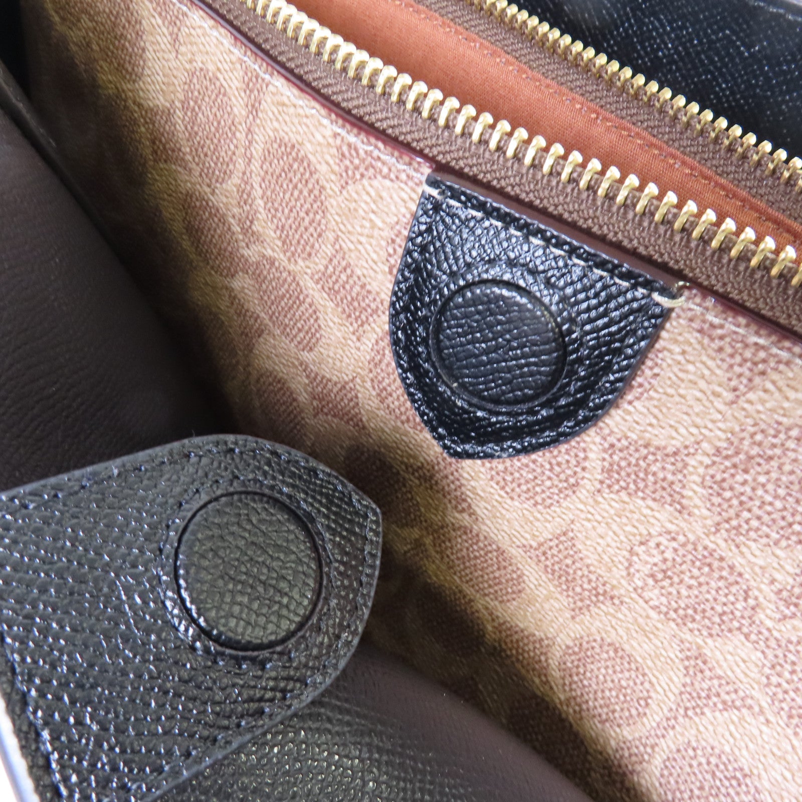COACH 牛皮皮革Shoulder Bag金扣肩背袋啡色