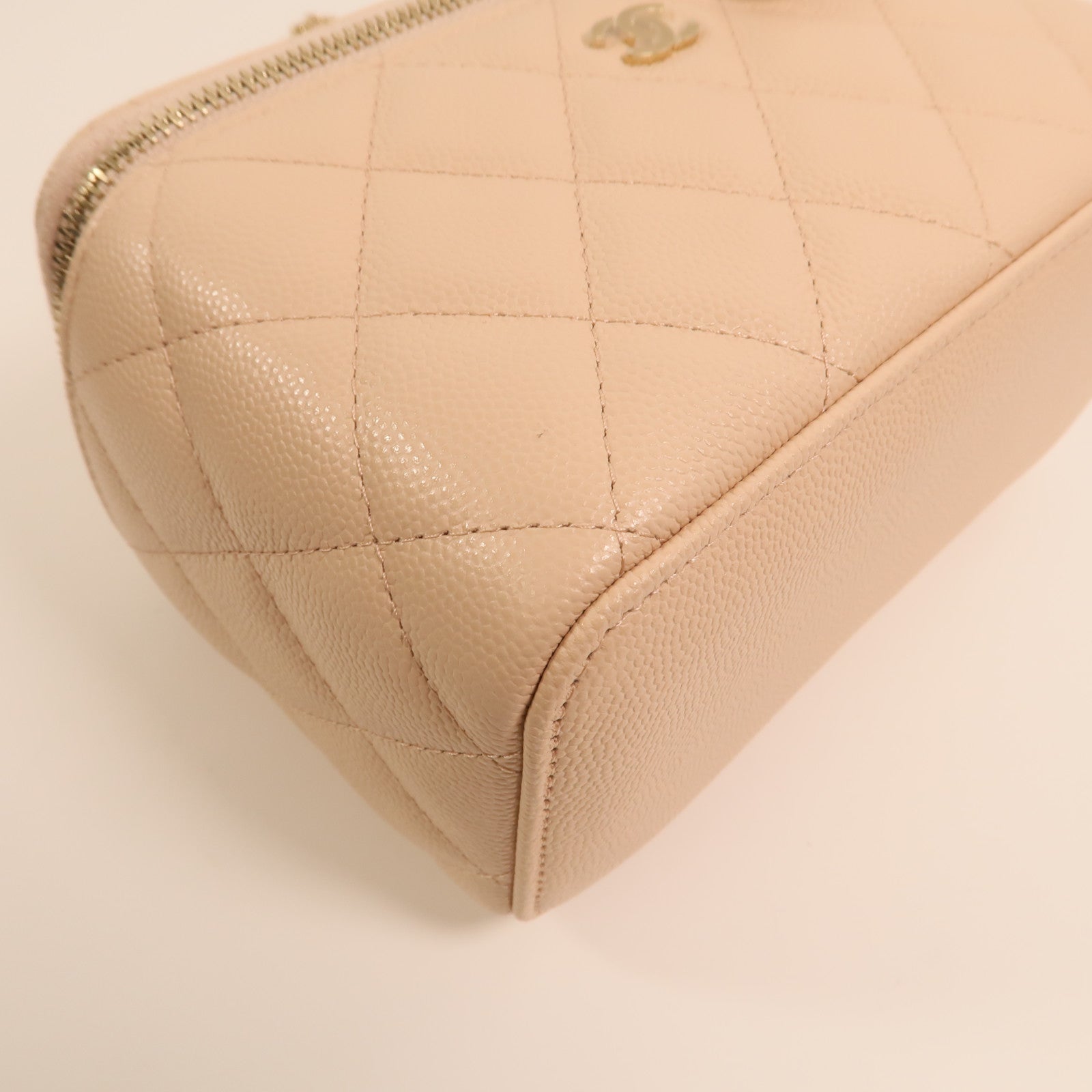 CHANEL 牛皮皮革Vanity Case金扣鏈帶肩背袋
