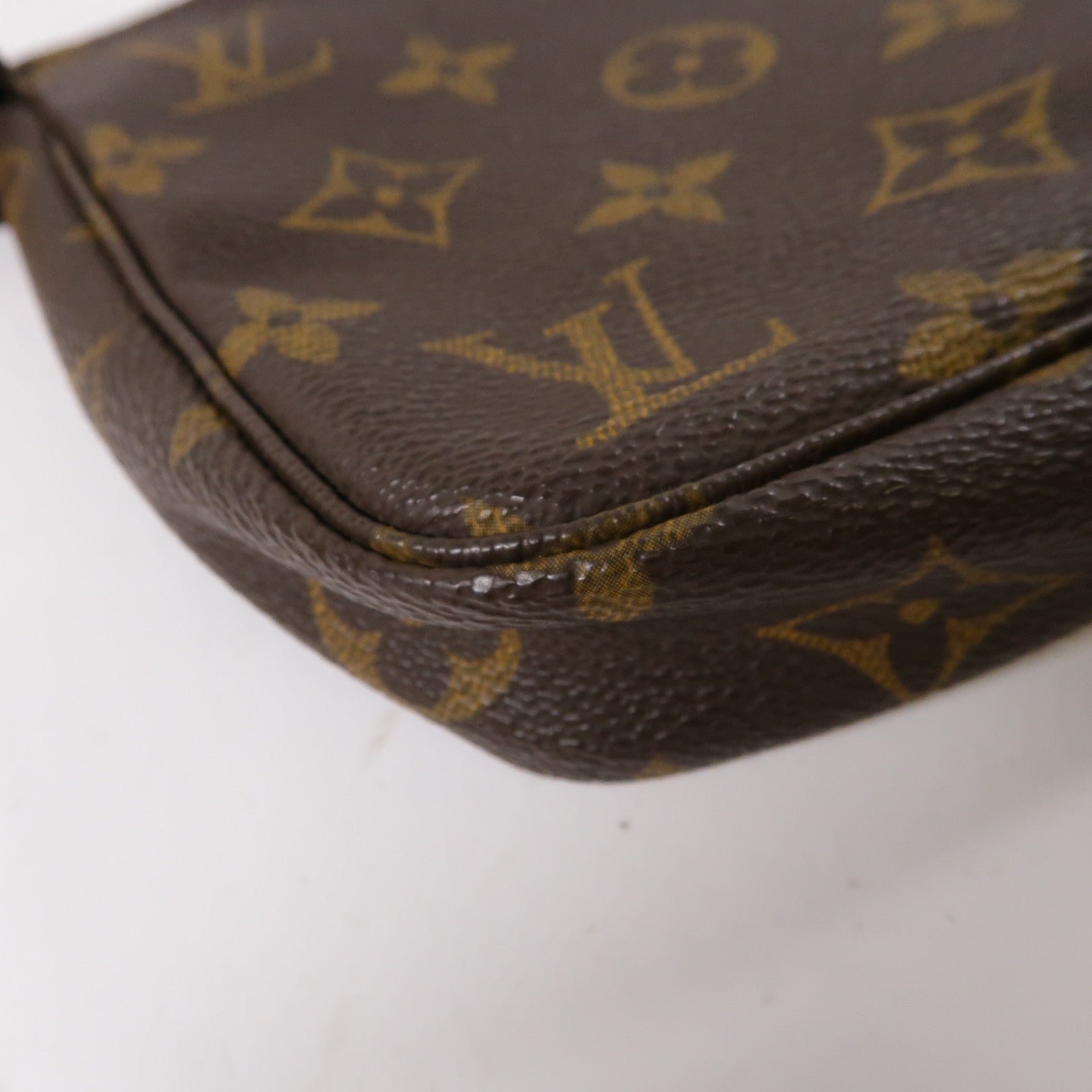LOUIS VUITTON Monogram Pochette Accessories金扣手拿包啡色·